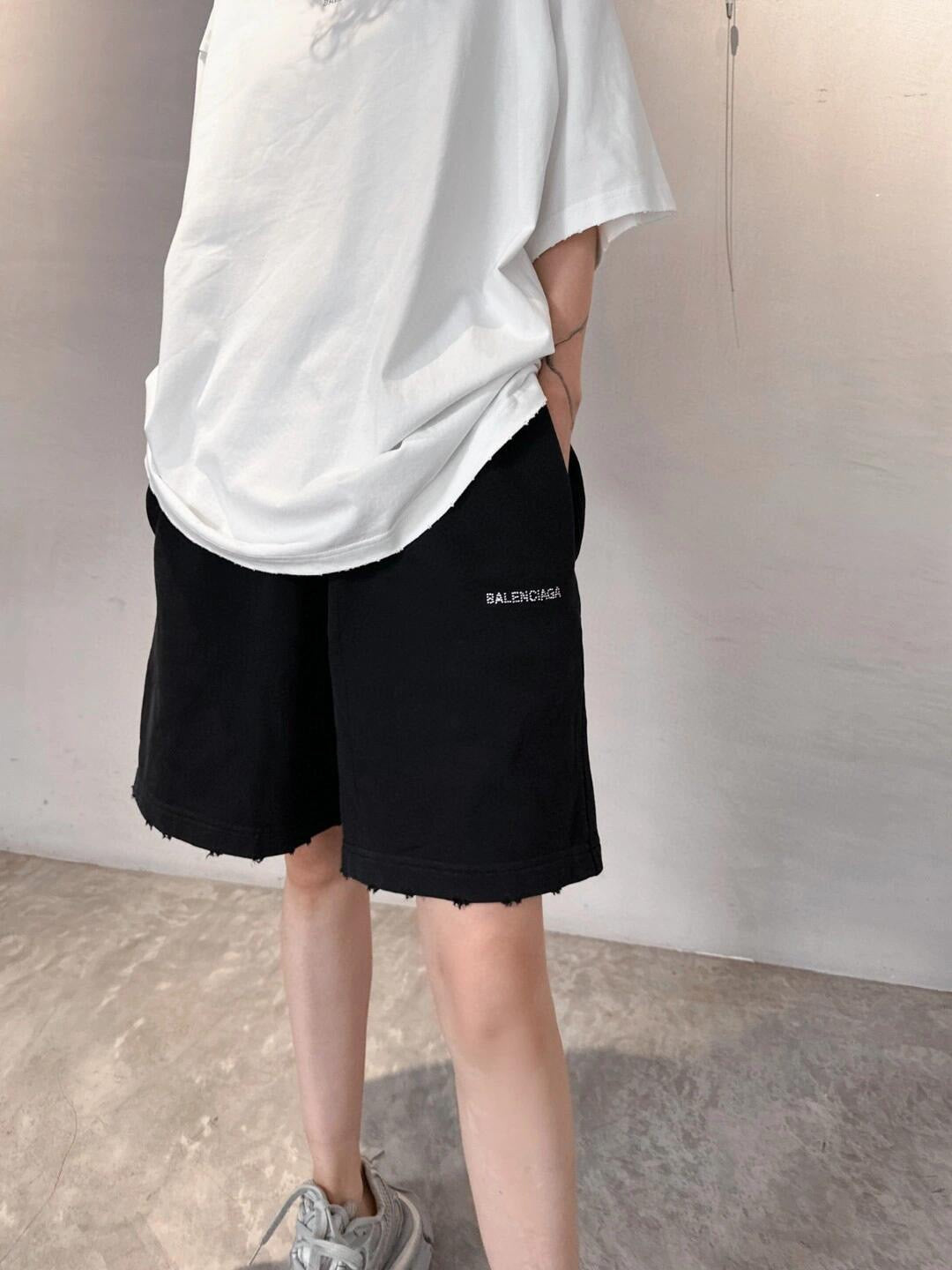 2026 New Balen Rhinestone-Embellished Shorts (MM022-A70)