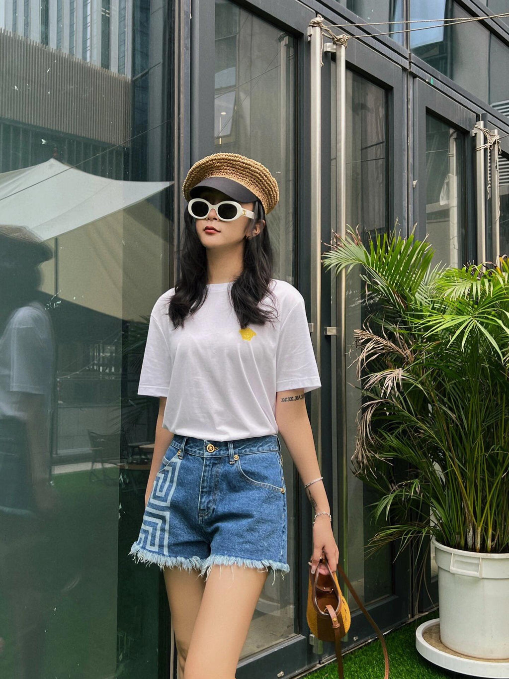 2026 New Ve Short-Sleeved Shirt with Gold Logo Embroidery (25166-A05)