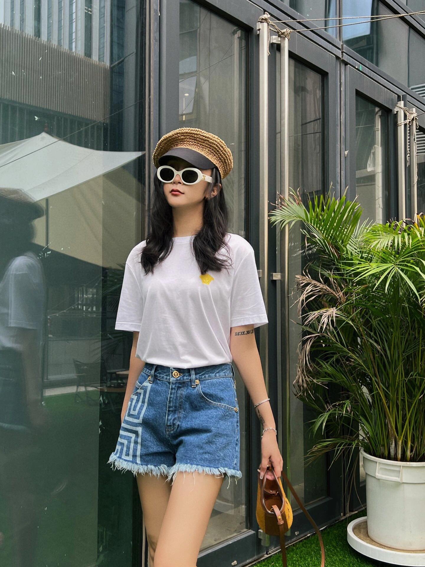 2026 New Ve Short-Sleeved Shirt with Gold Logo Embroidery (25166-A05)