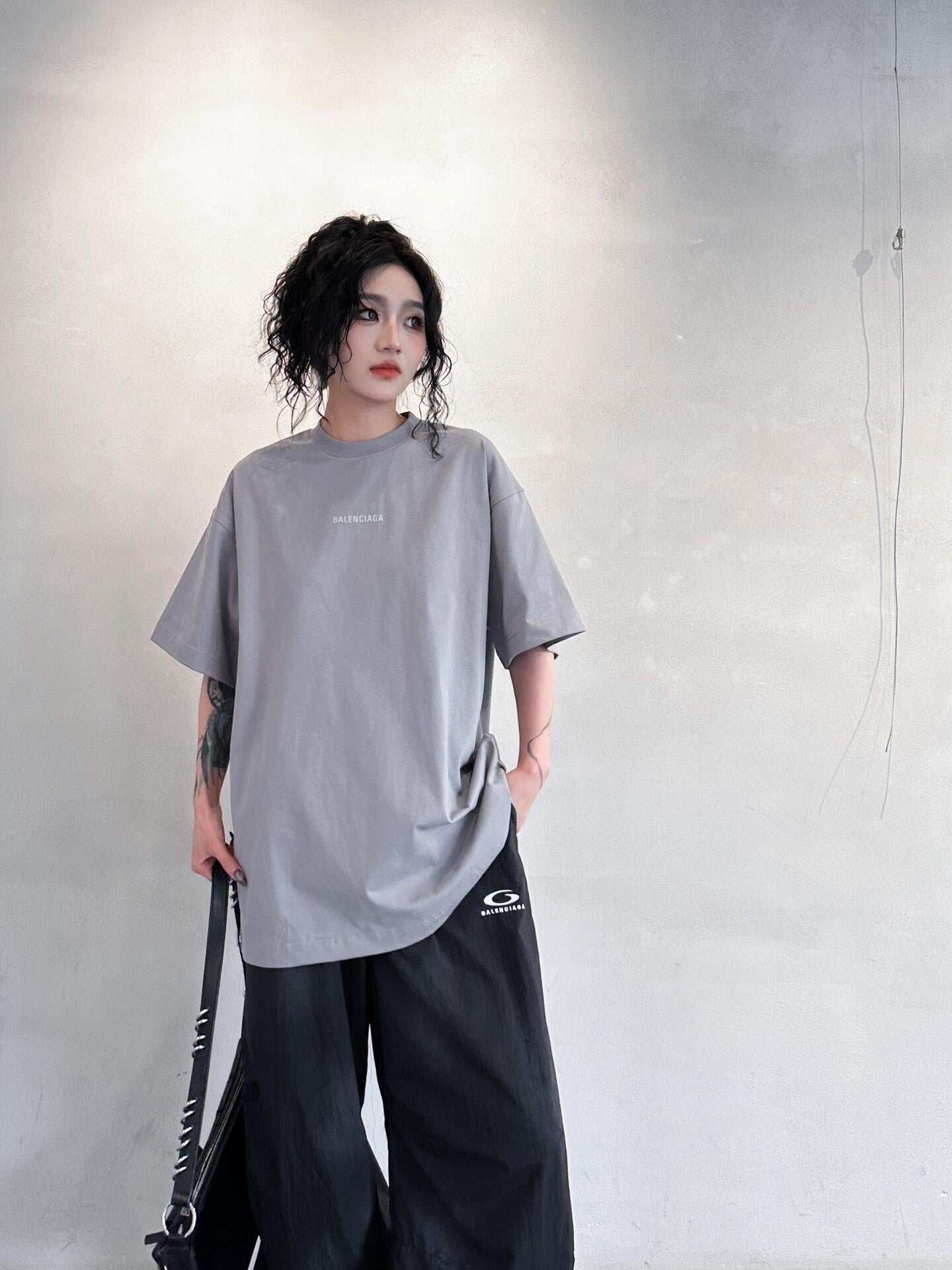 2026 New Balen Logo Reflective Short-Sleeved T-Shirt (25232-A20)
