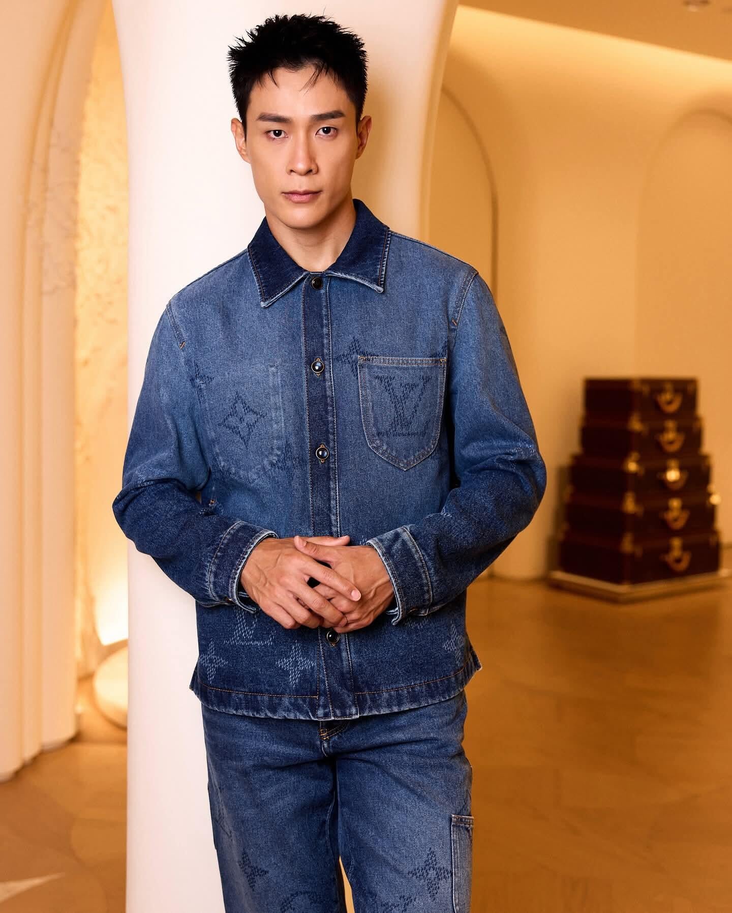 2026 New LY Gradient Logo Jeans (BB730-B95)