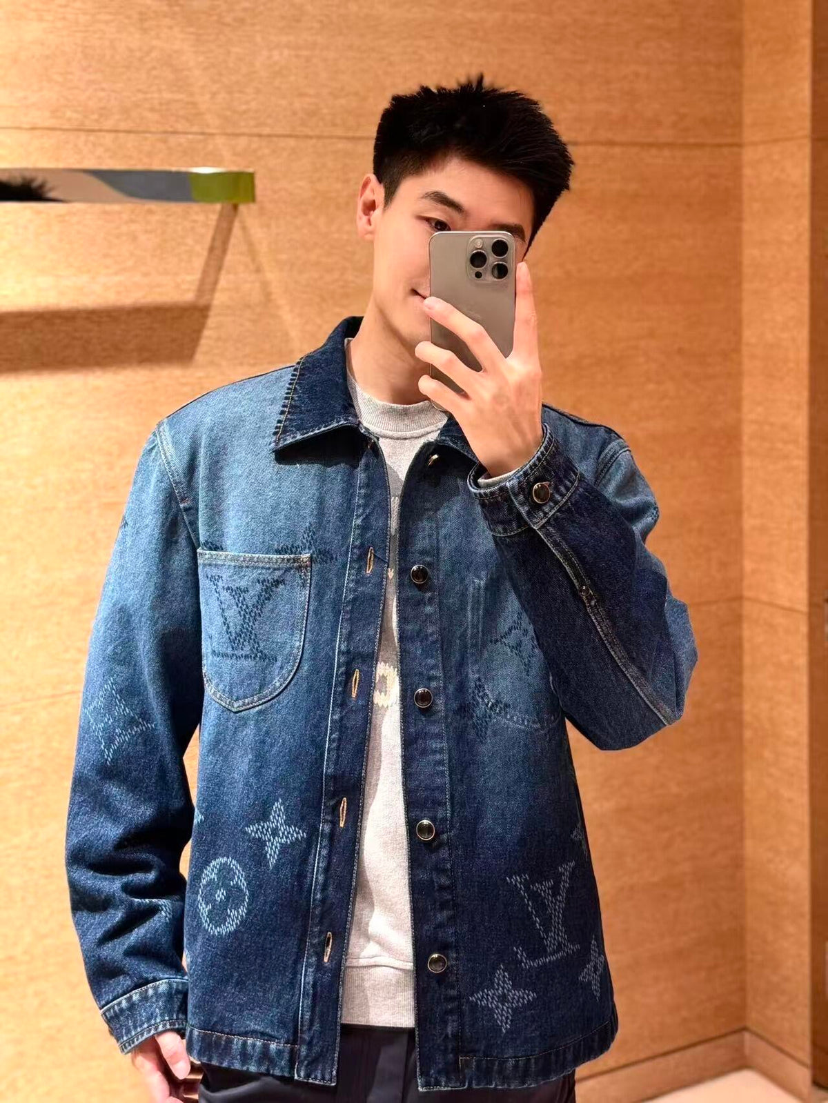 2026 New LY Gradient Logo Jacket (BB725-C40)