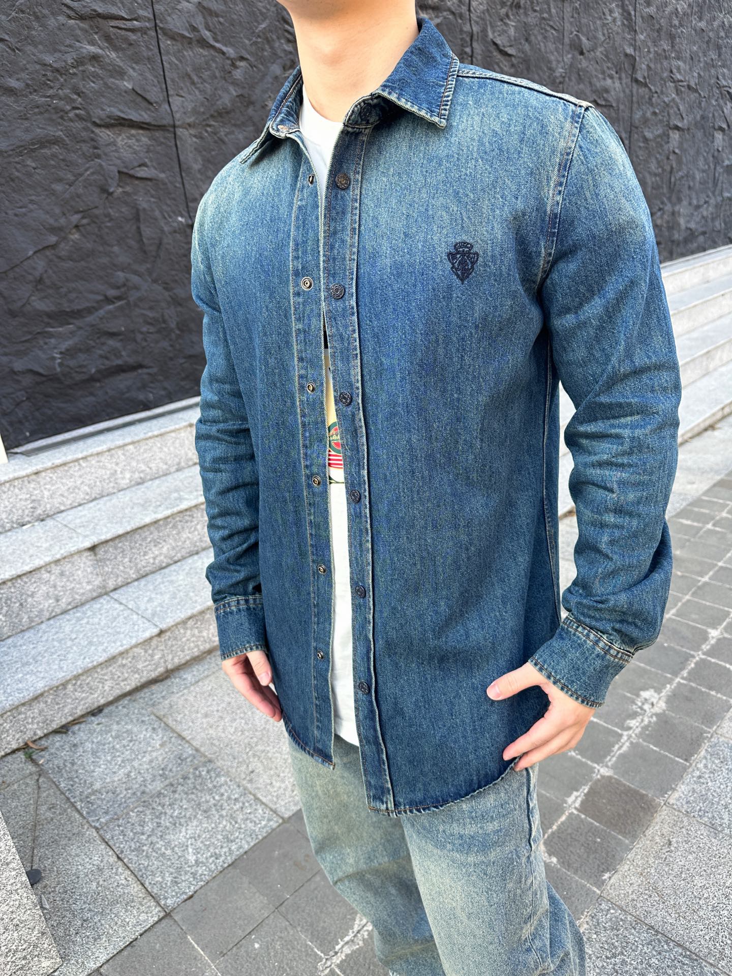 2026 New GU Embroidered Family Crest Denim Shirt (BB734-B40)