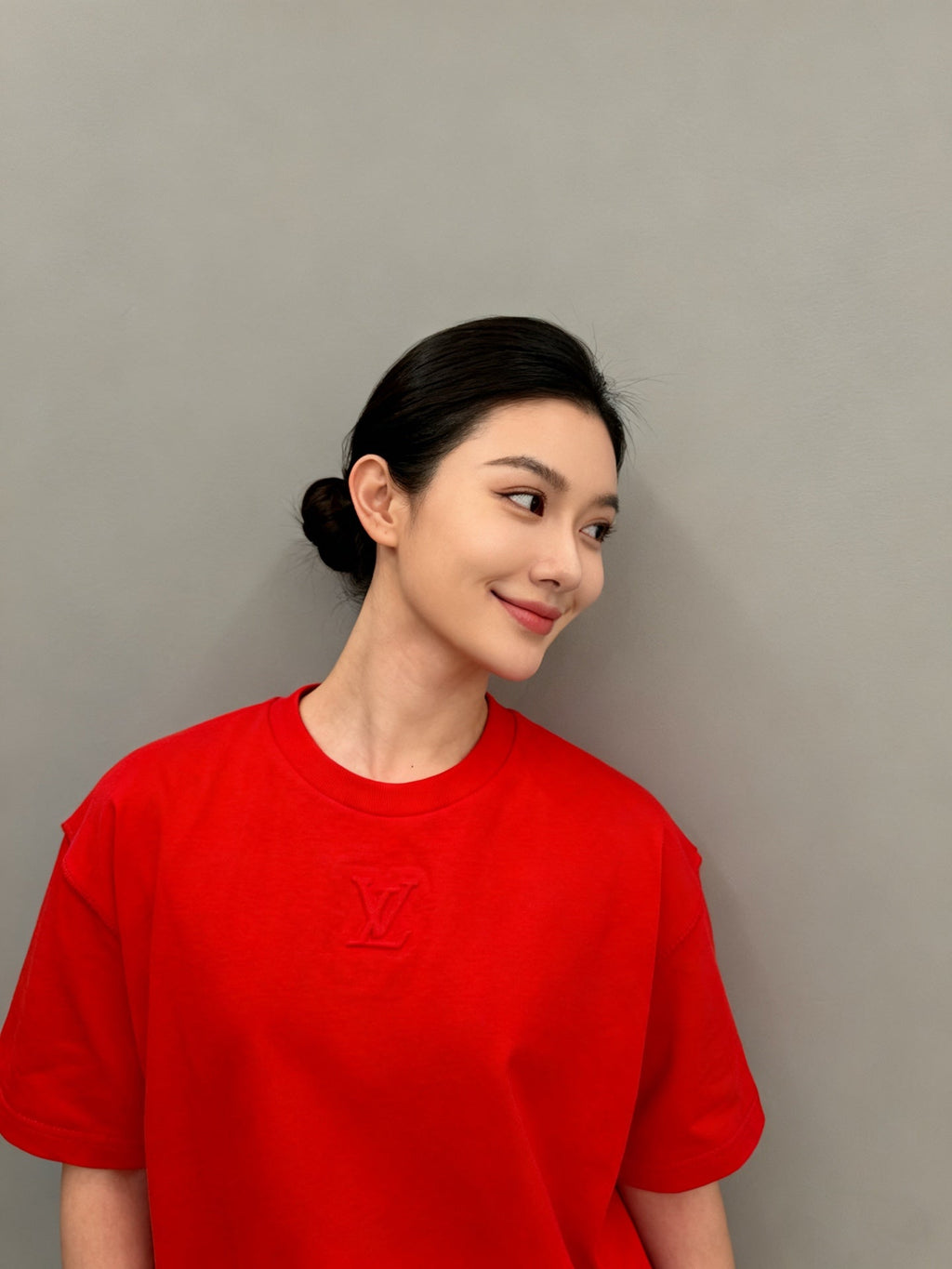 2026 New LY Logo Embossed T-Shirt (AA542-A10)