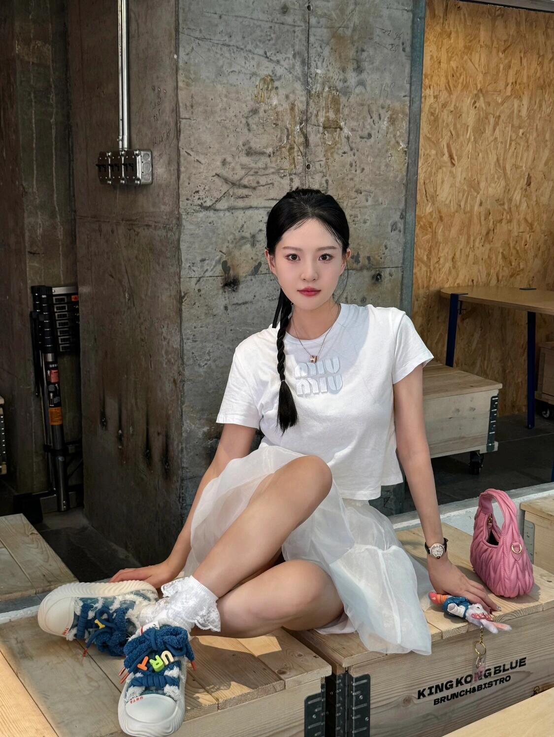 2026 Women's Short-Sleeved Patchwork Embroidered T-Shirt (FF705)