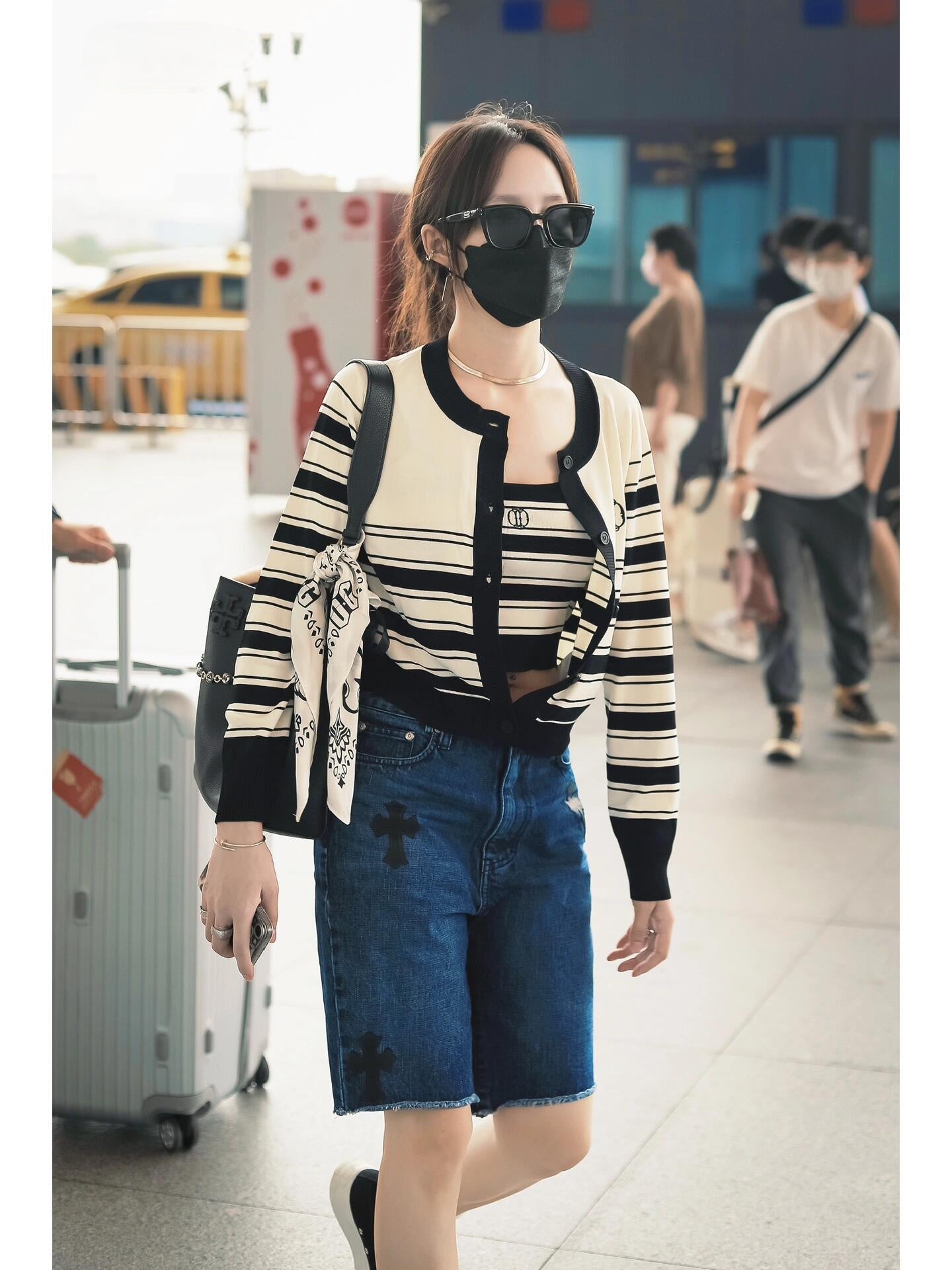 2026 Women's CH Cross Logo Denim Shorts (EE407)