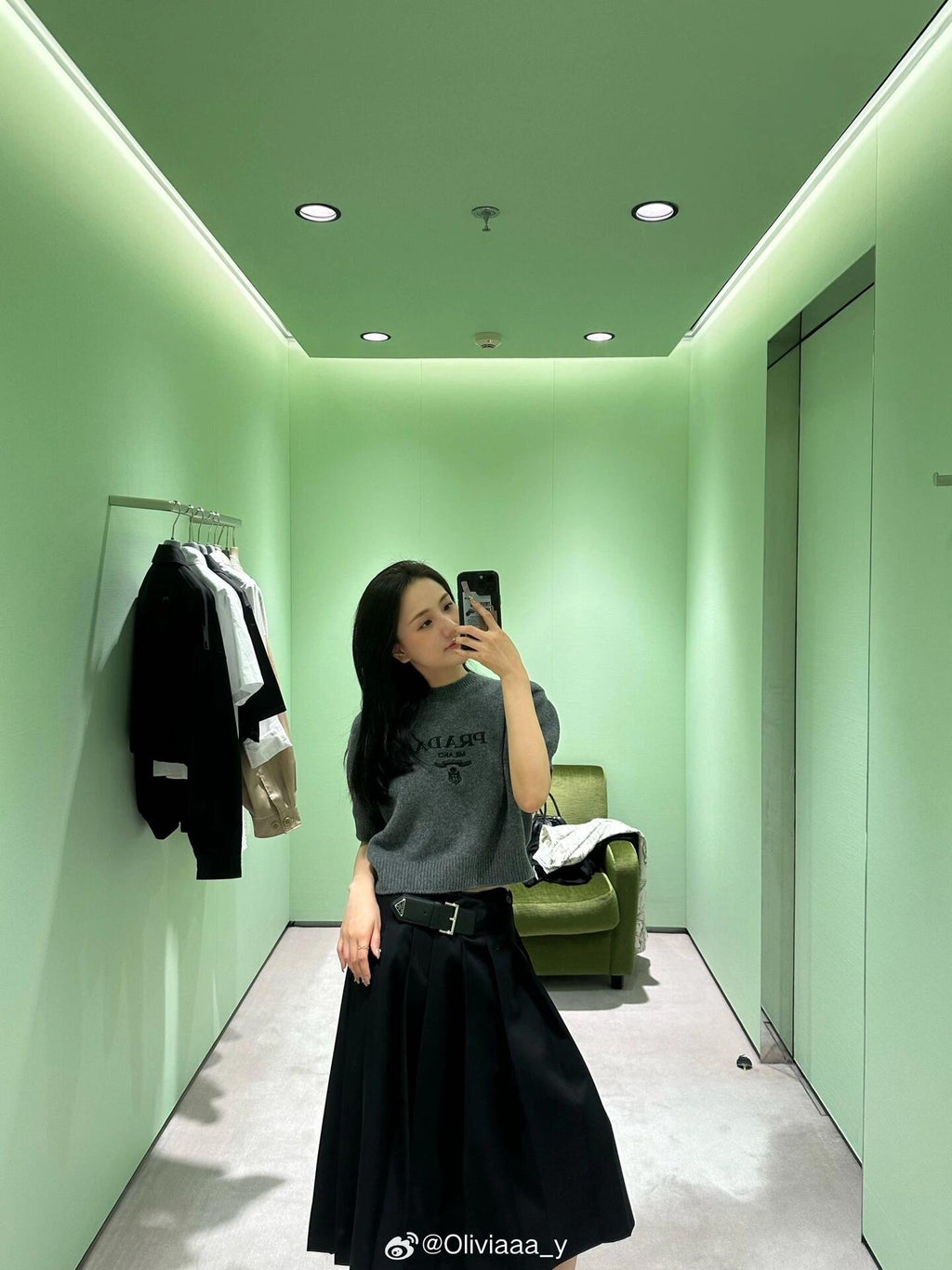 2026 Women's Triangle Brand Embroidered Cropped Jumper (FF734)