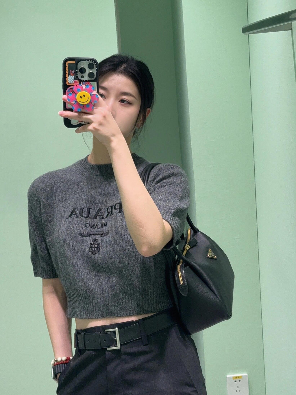 2026 Women's Triangle Brand Embroidered Cropped Jumper (FF734)