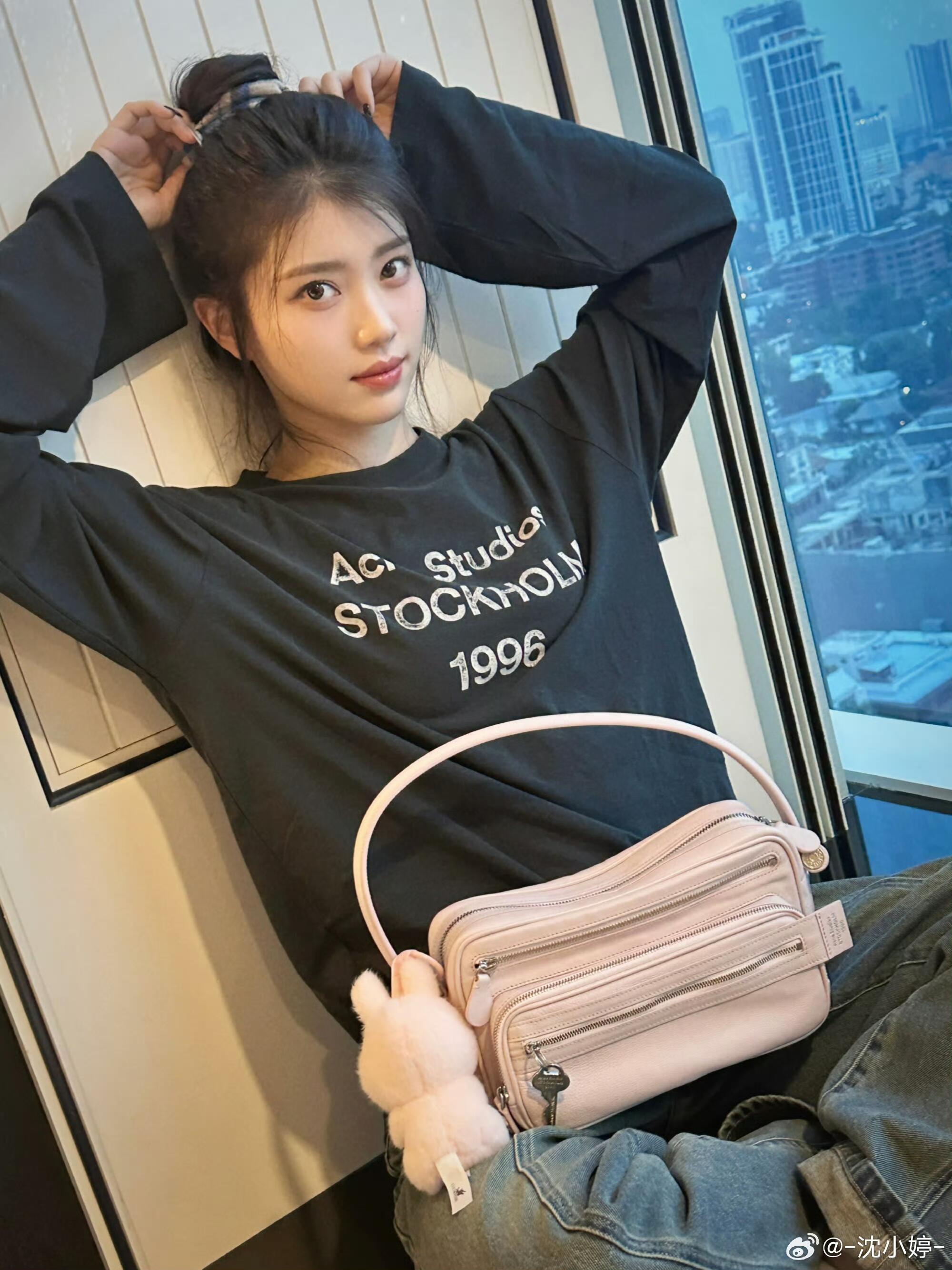 2026 Women's MM Embroidered Vintage Logo Long Sleeve (FF750)