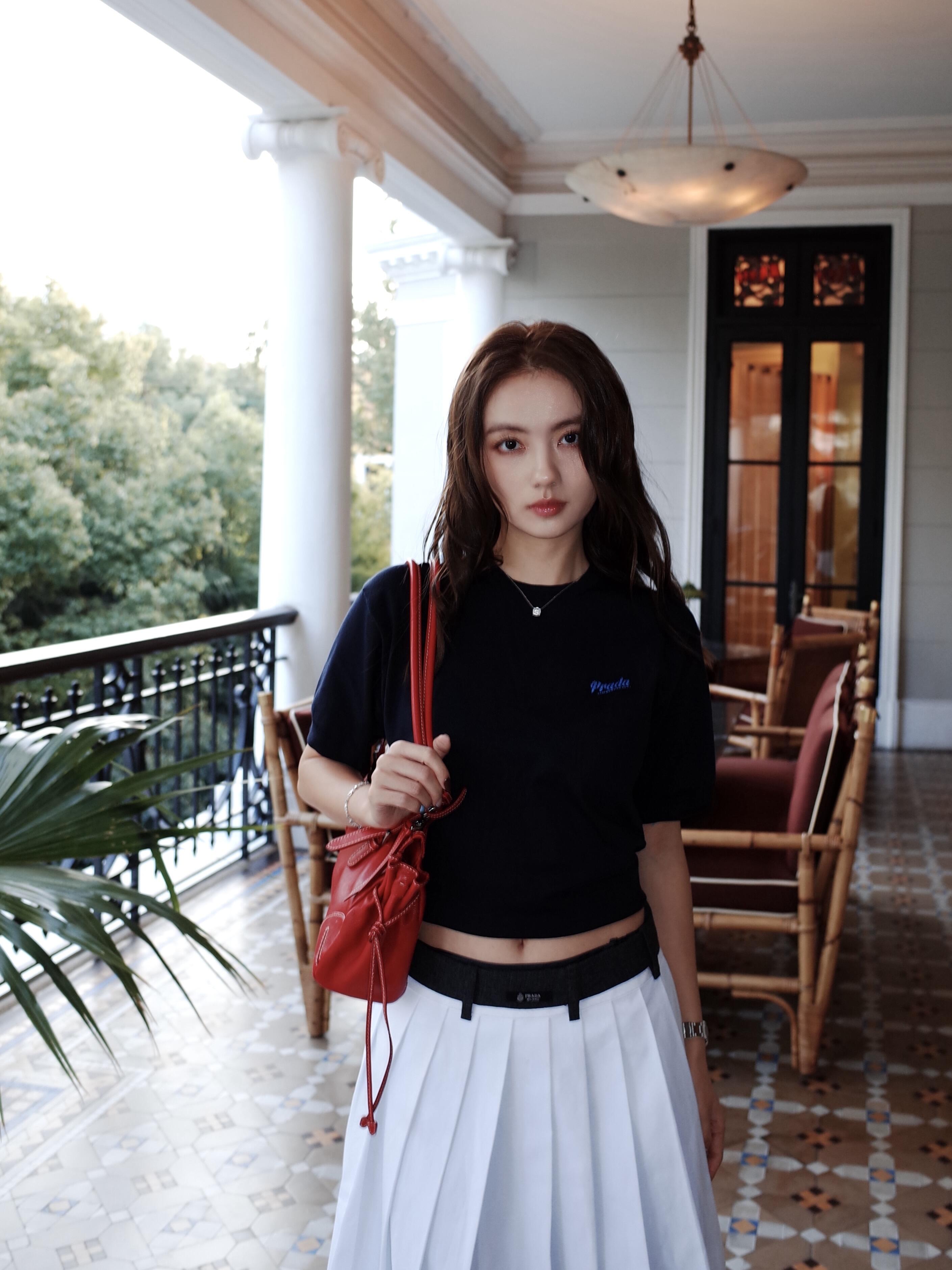 2026 Women's Triangle Brand Embroidered Short-Sleeved Jumper (DD119)