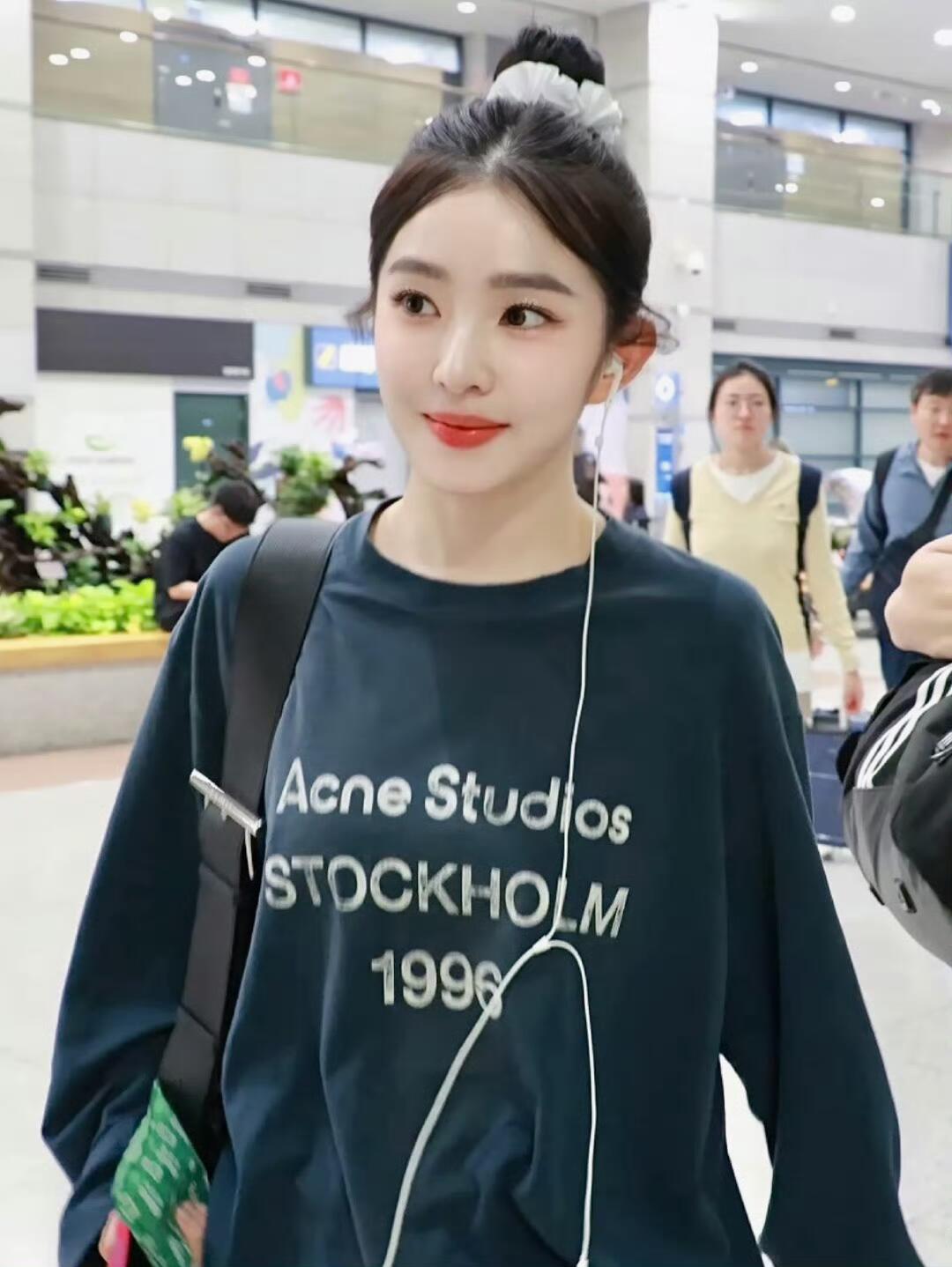 2026 Women's MM Embroidered Vintage Logo Long Sleeve (FF750)