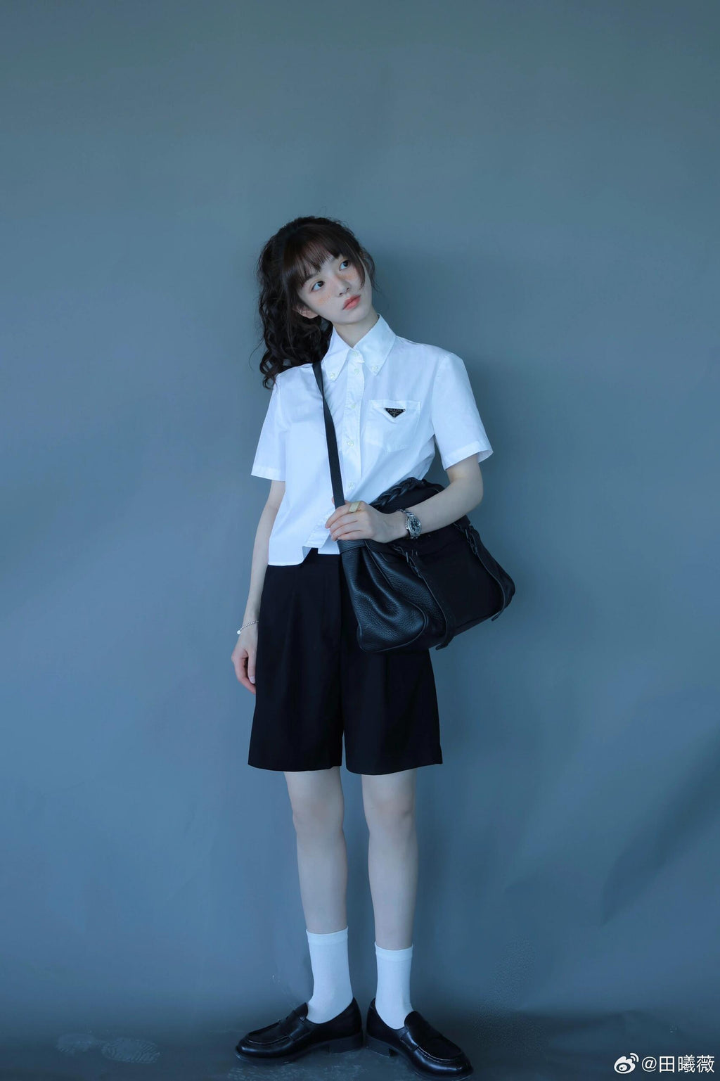2026 Women's Triangle Brand Triangle Logo Short Shirt (EE420)