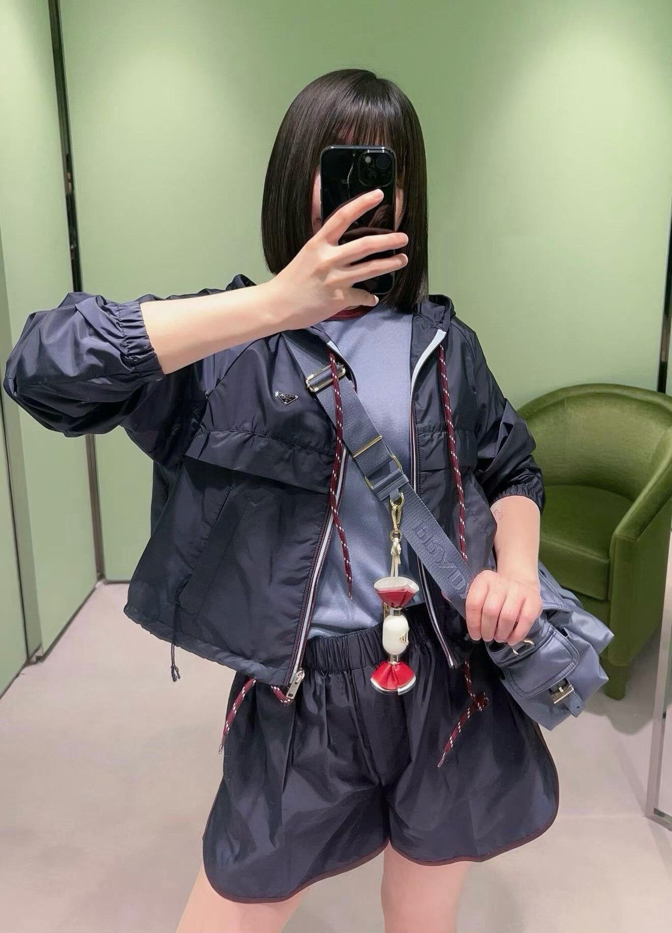 2026 Women's Triangle Brand Hooded Jacket (DD138)