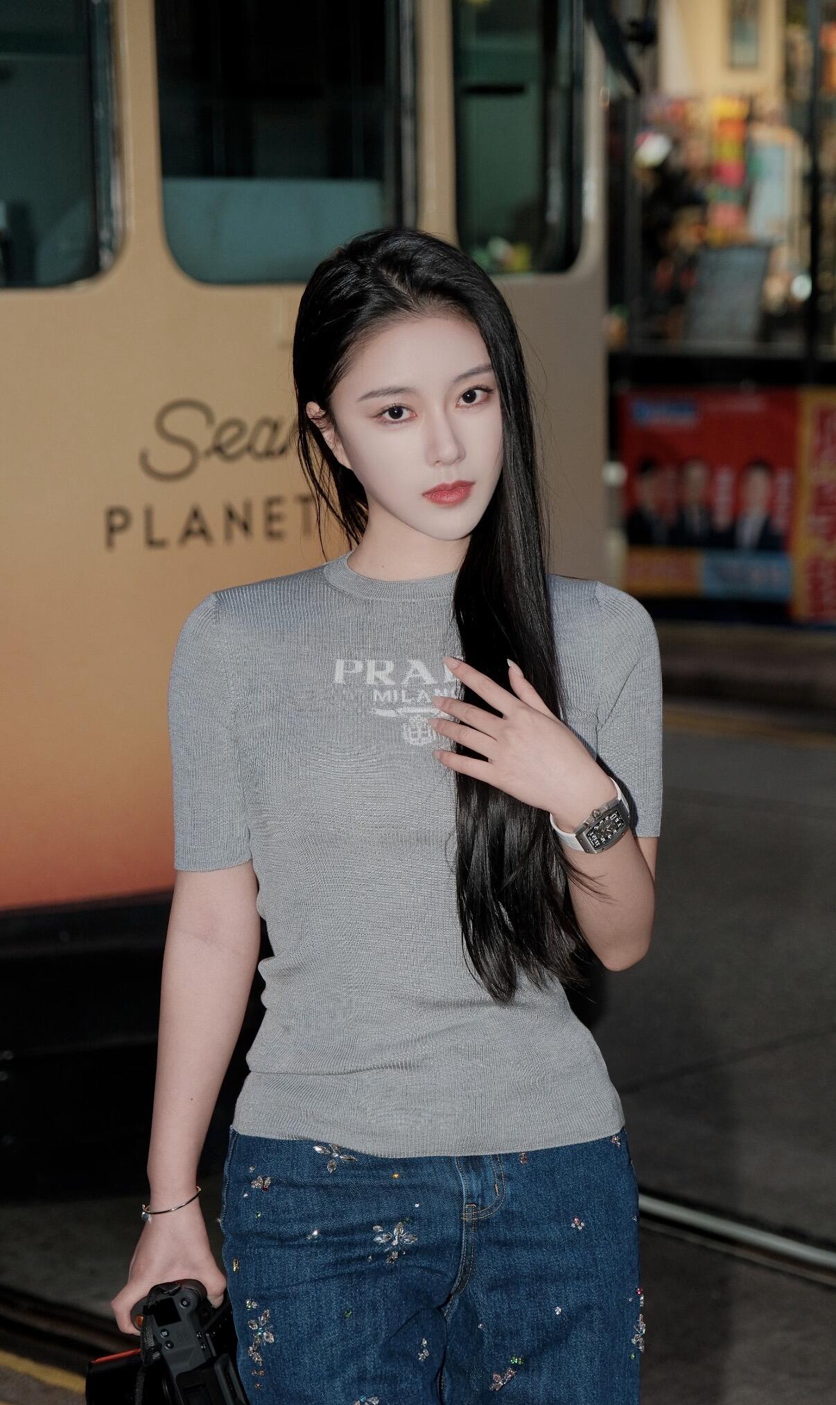2026 Women's Triangle Brand Logo Long-Sleeved Sweater (FF780)