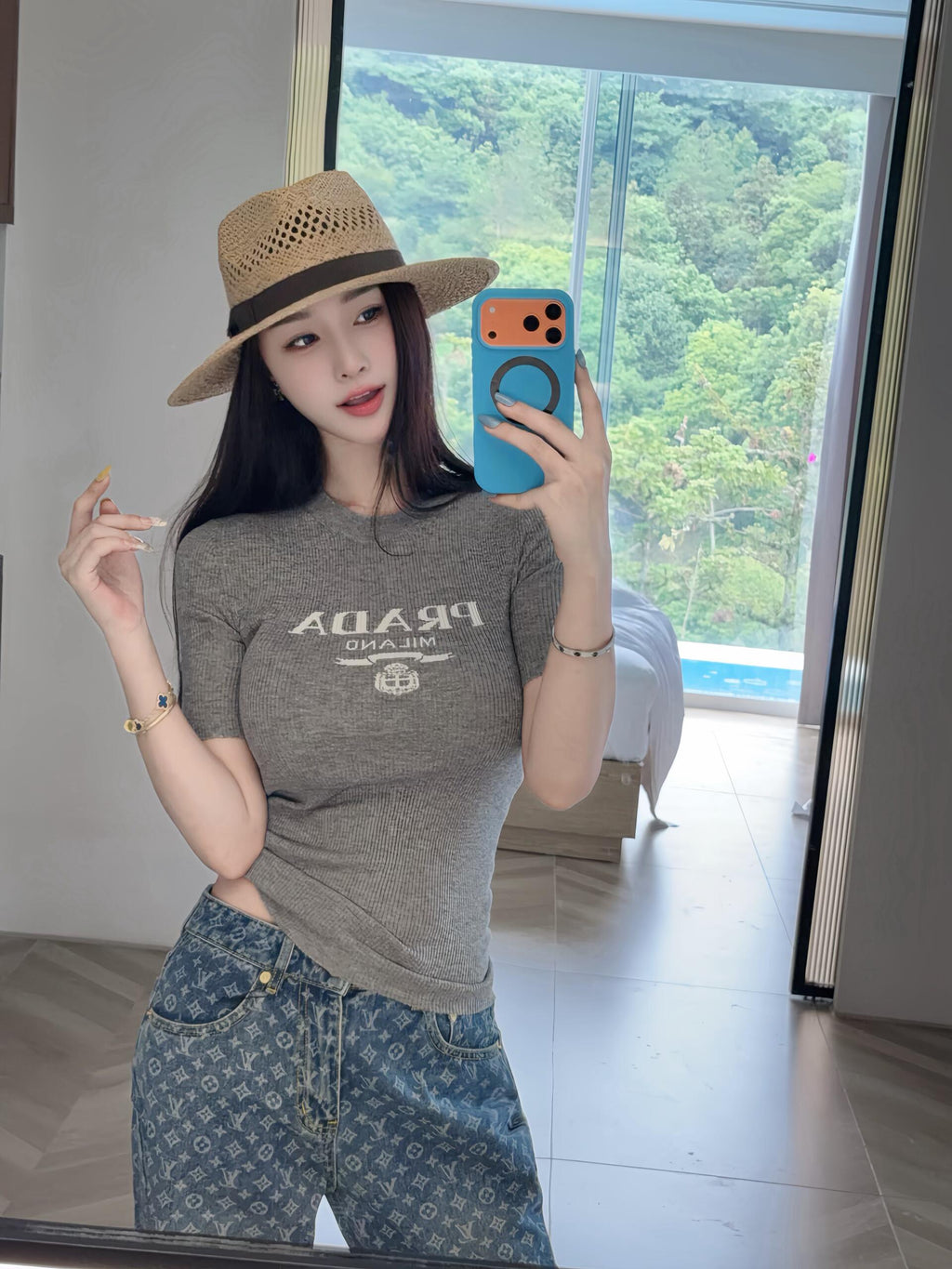 2026 Women's Triangle Brand Logo Long-Sleeved Sweater (FF780)