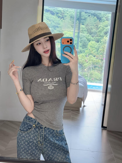 2026 Women's Triangle Brand Logo Long-Sleeved Sweater (FF780)