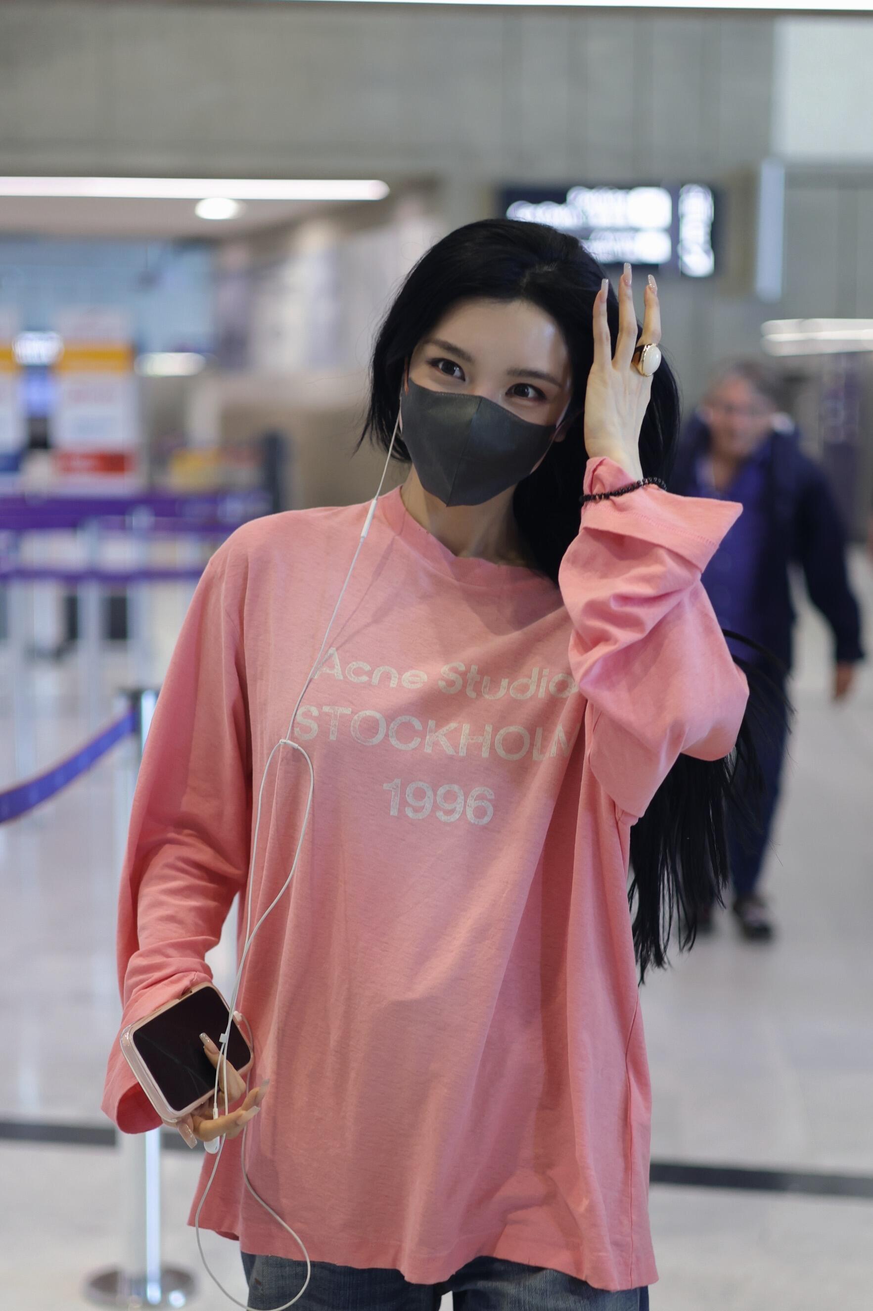 2026 Women's MM Embroidered Vintage Logo Long Sleeve (FF750)