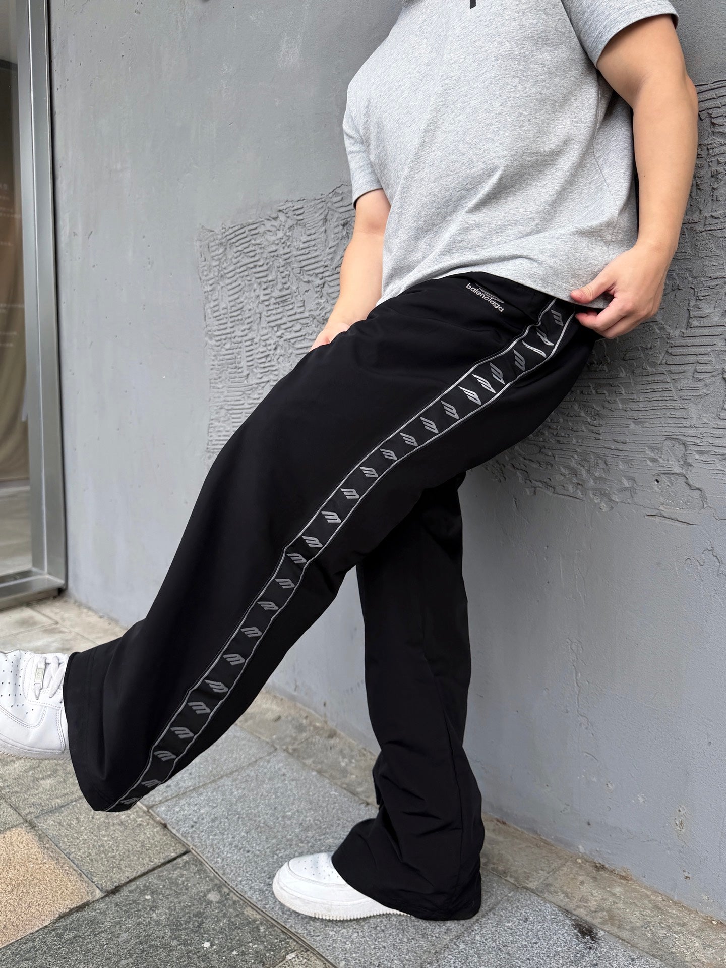 2026 New Style Balen Color-Matched Embroidered Pants (BB893-B30)