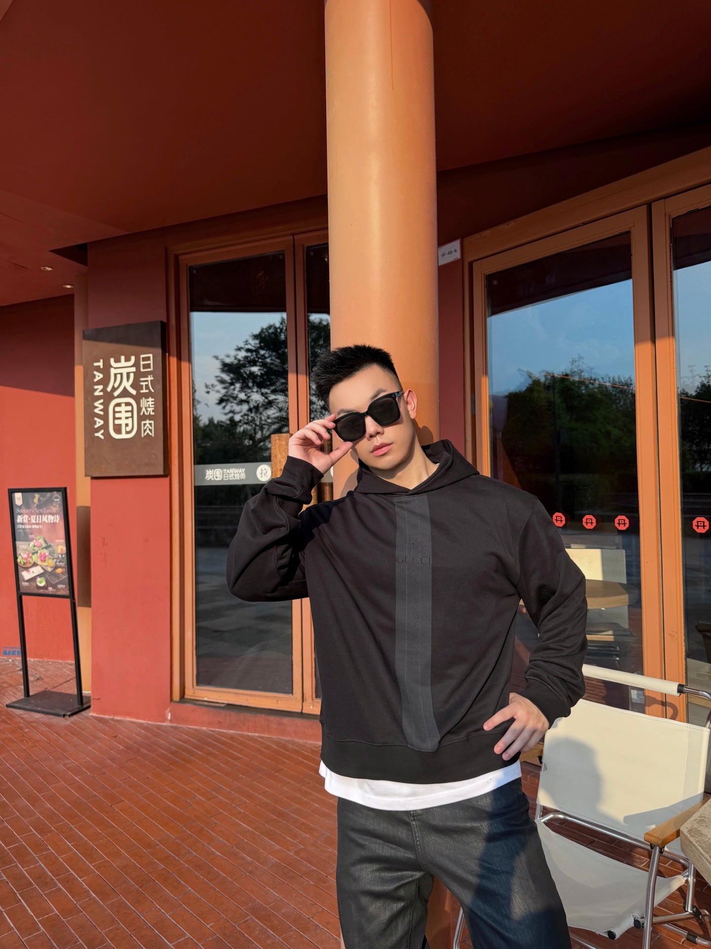 2026 New Model GU Logo Striped Hooded Sweatshirt (AA1002-B00)