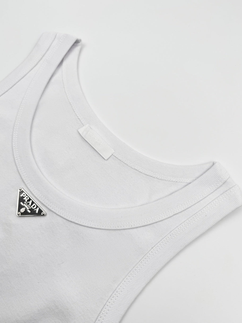 2026 New Triangle Brand Vest (25205-A15)