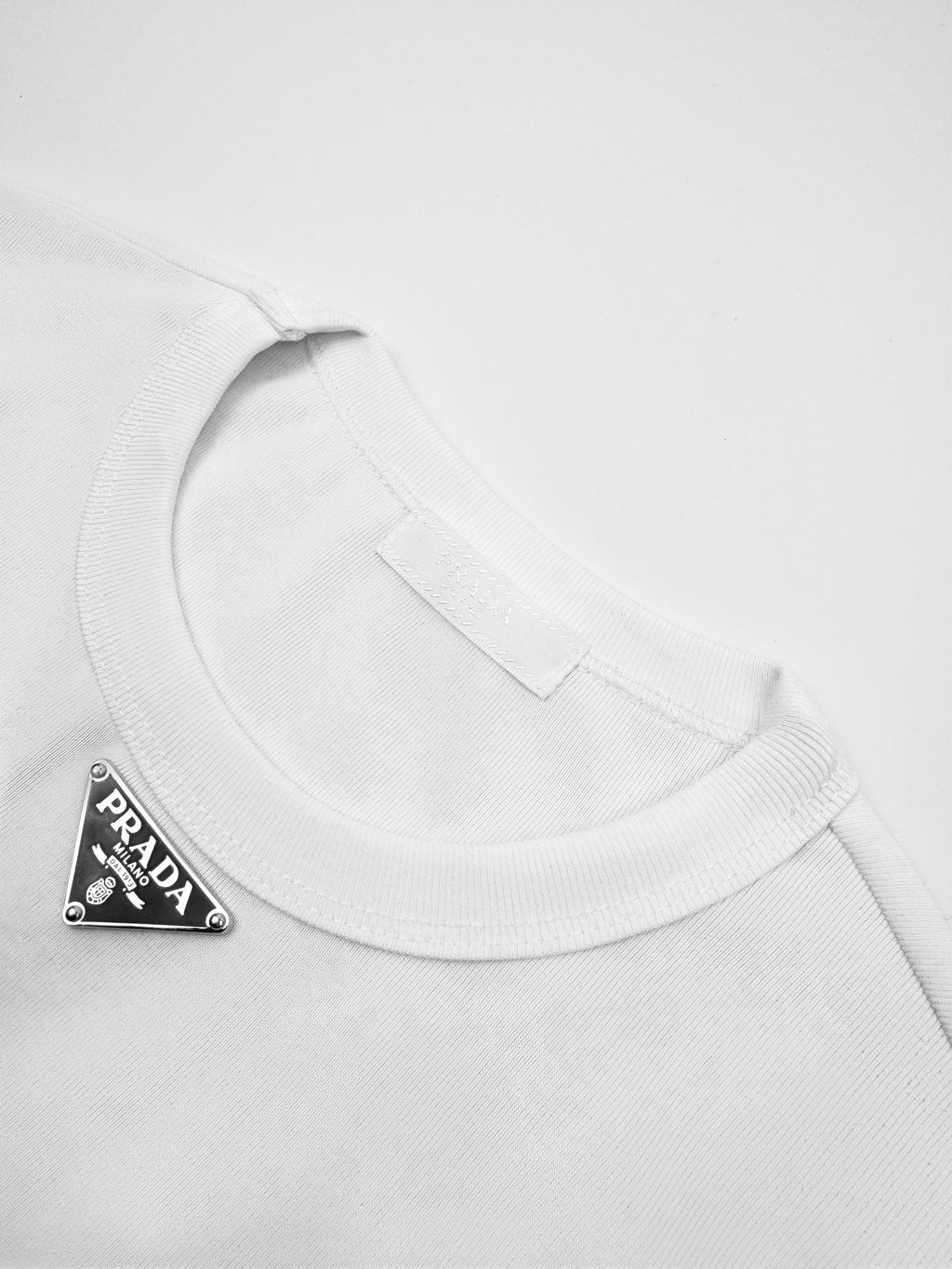 2026 New Triangle Brand Short-Sleeve Shirt with Chest Triangle Logo (25201-A20)