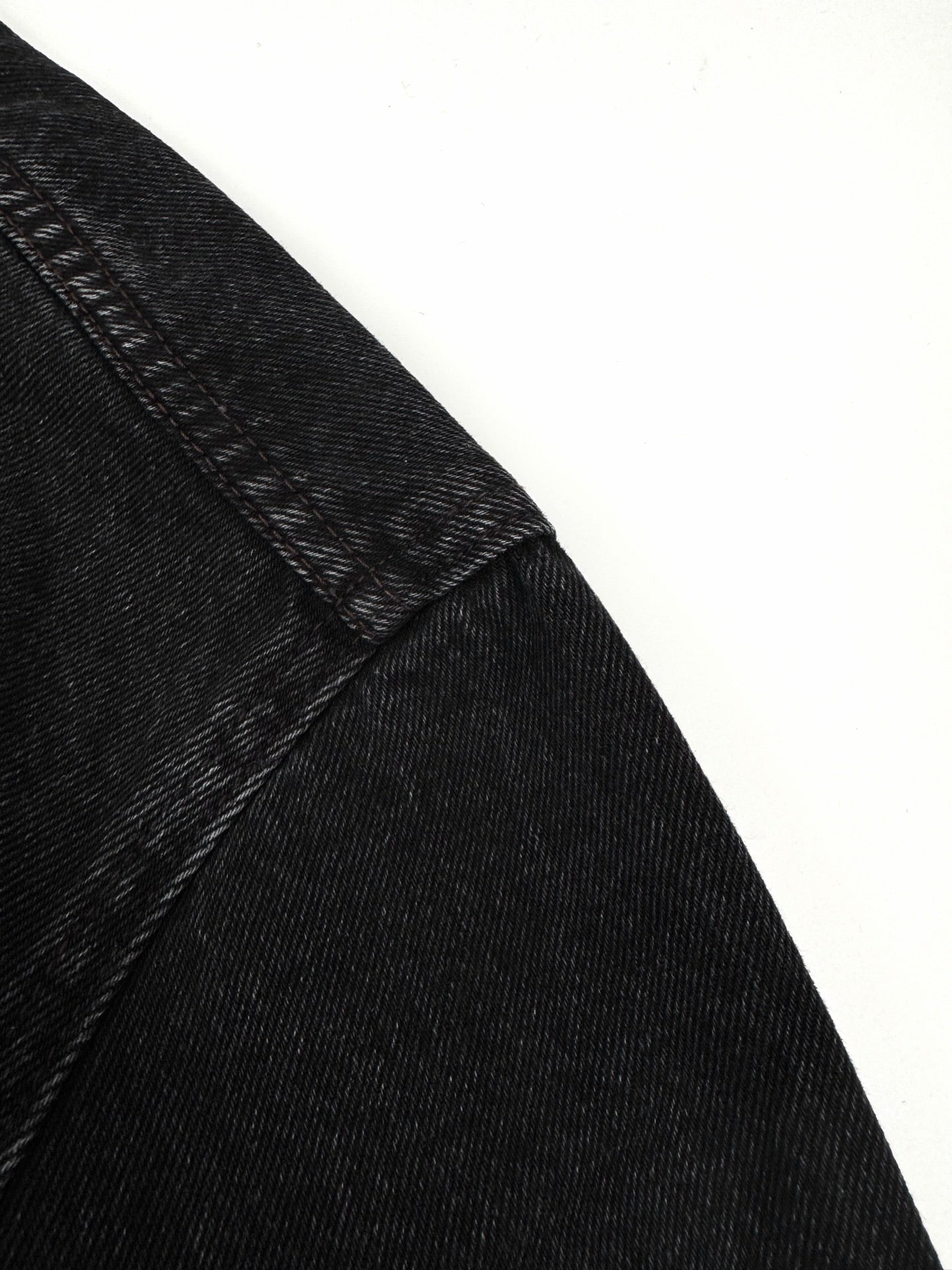 2026 New LY Embroidered Logo Denim Jacket (BB740-B75)
