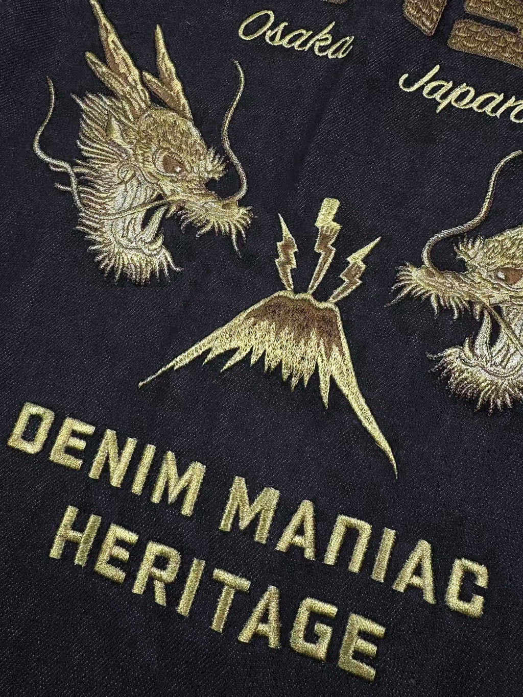 2026 New Arrival Ev Golden Dragon Embroidered Denim Jacket (25398-B85)