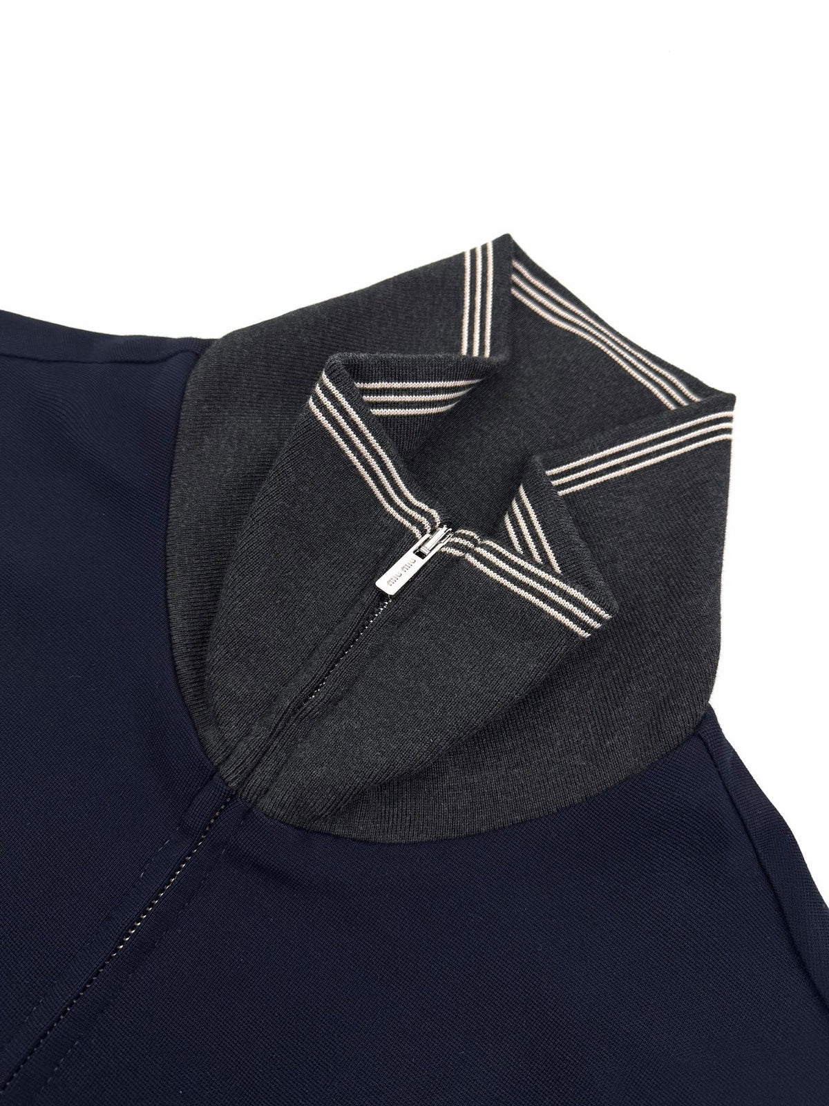 2026 New MM Embroidered Logo Zip Jacket (CC906-C10)