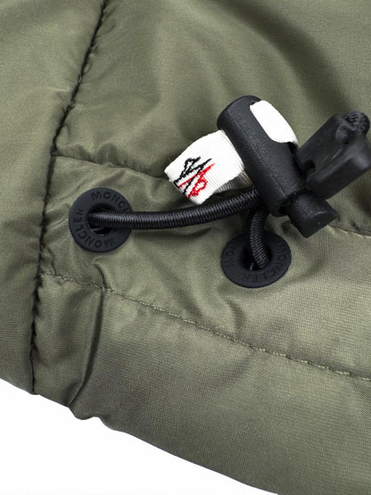 2026 New Mon Logo Woven Patchwork Down Jacket (25378-D10)