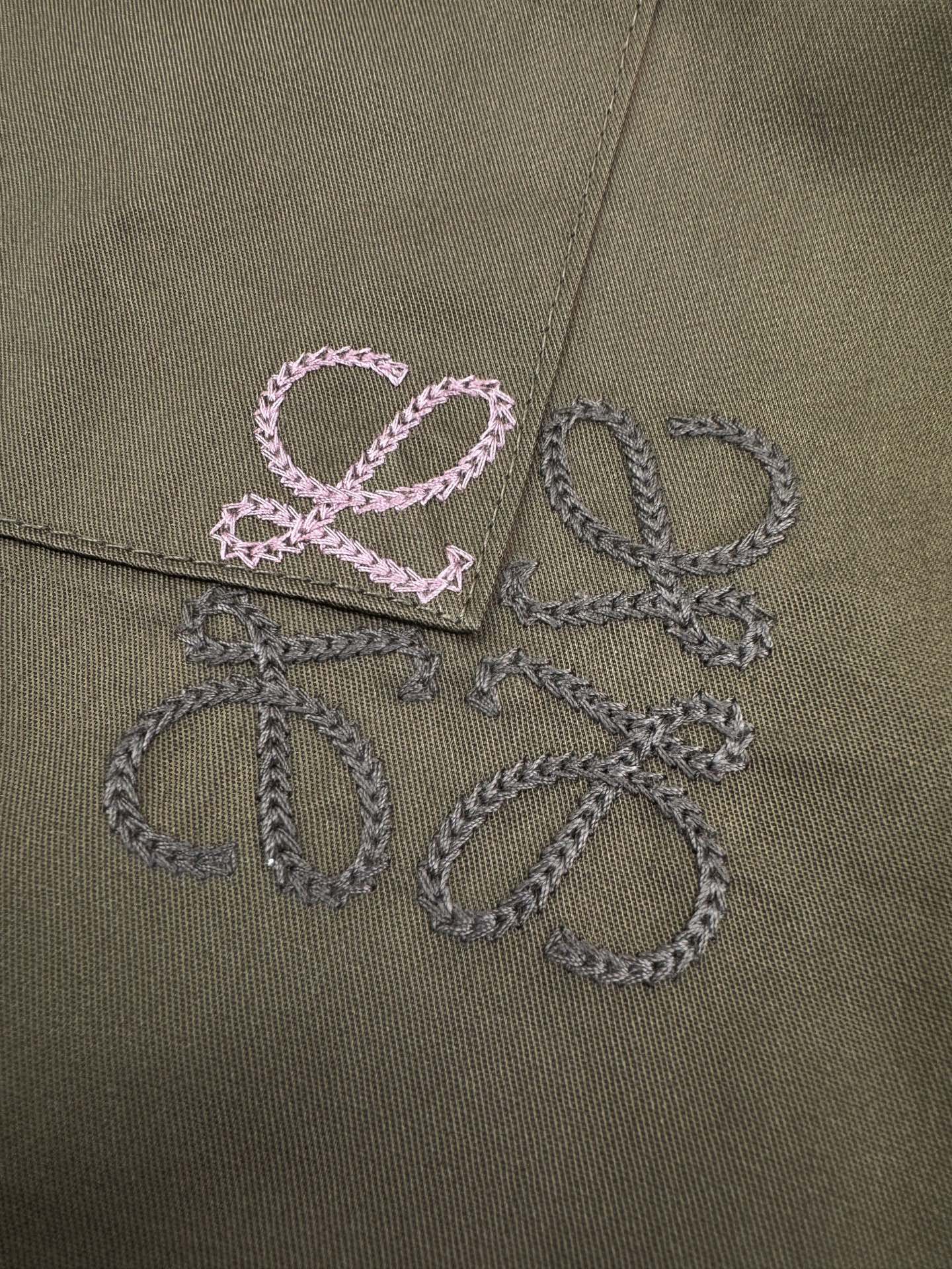2026 New Way Two-Tone Embroidered Patch Pocket Shirt (CC944-B30)