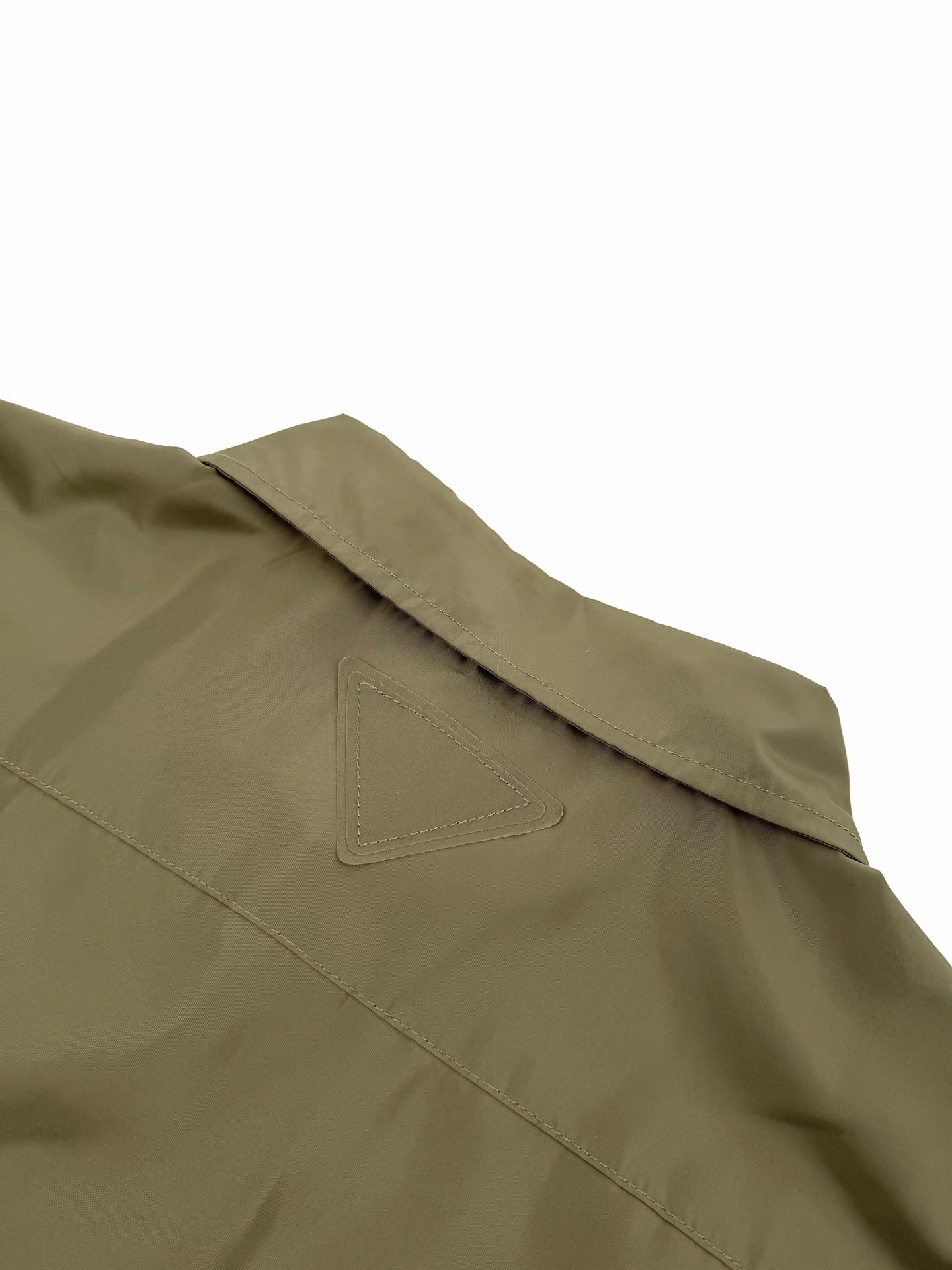 2026 New Triangle Brand Label Shirt (BB760-B20)