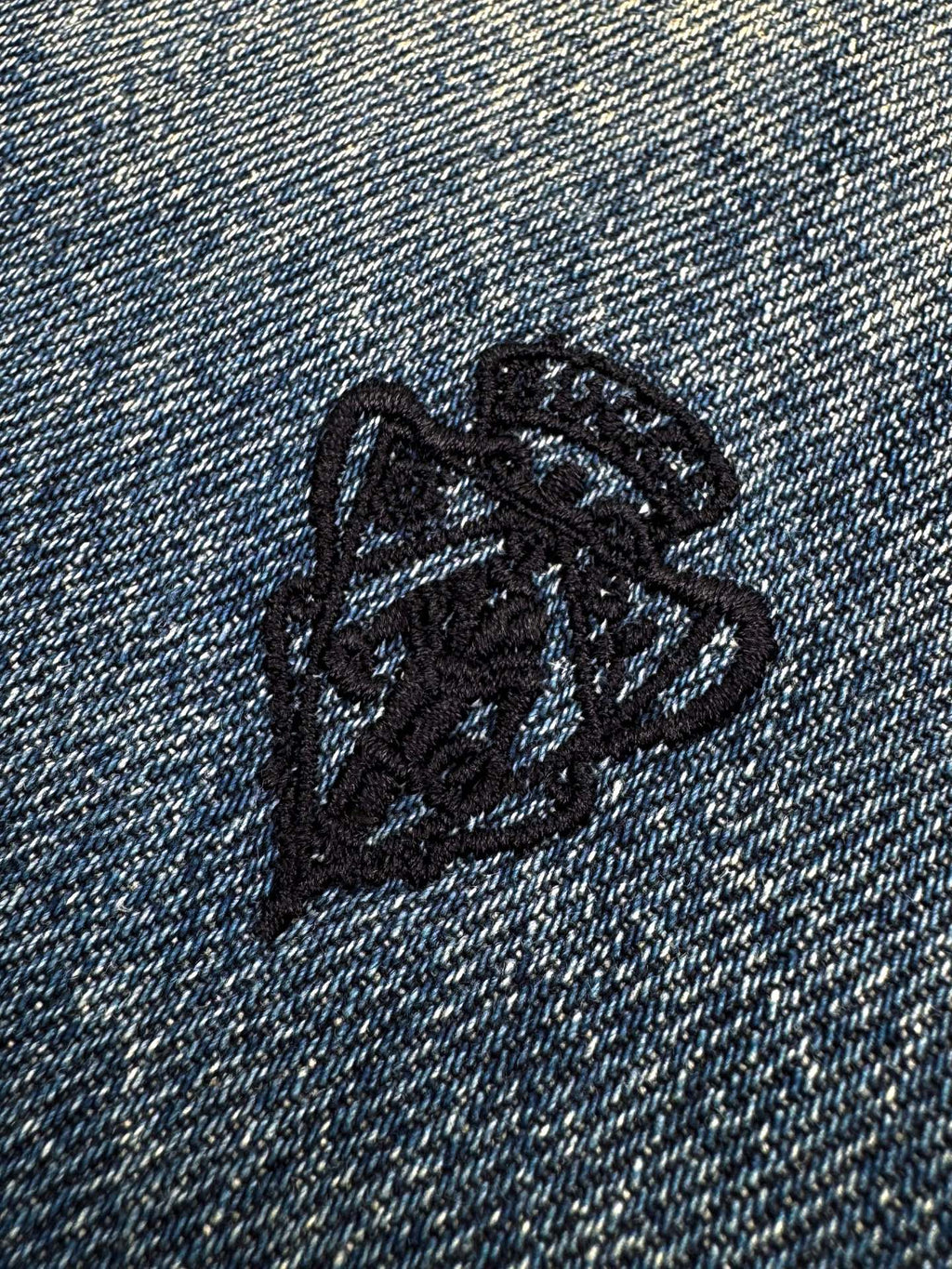 2026 New GU Embroidered Family Crest Denim Shirt (BB734-B40)