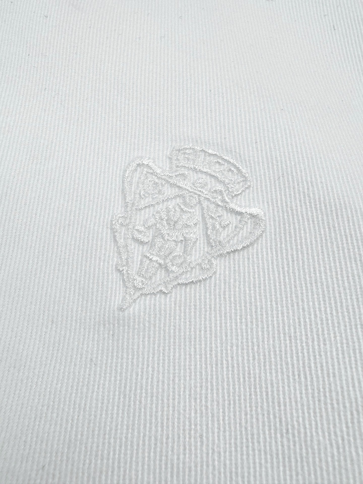 2026 New GU Crest Embroidered Shirt (BB714-B20)
