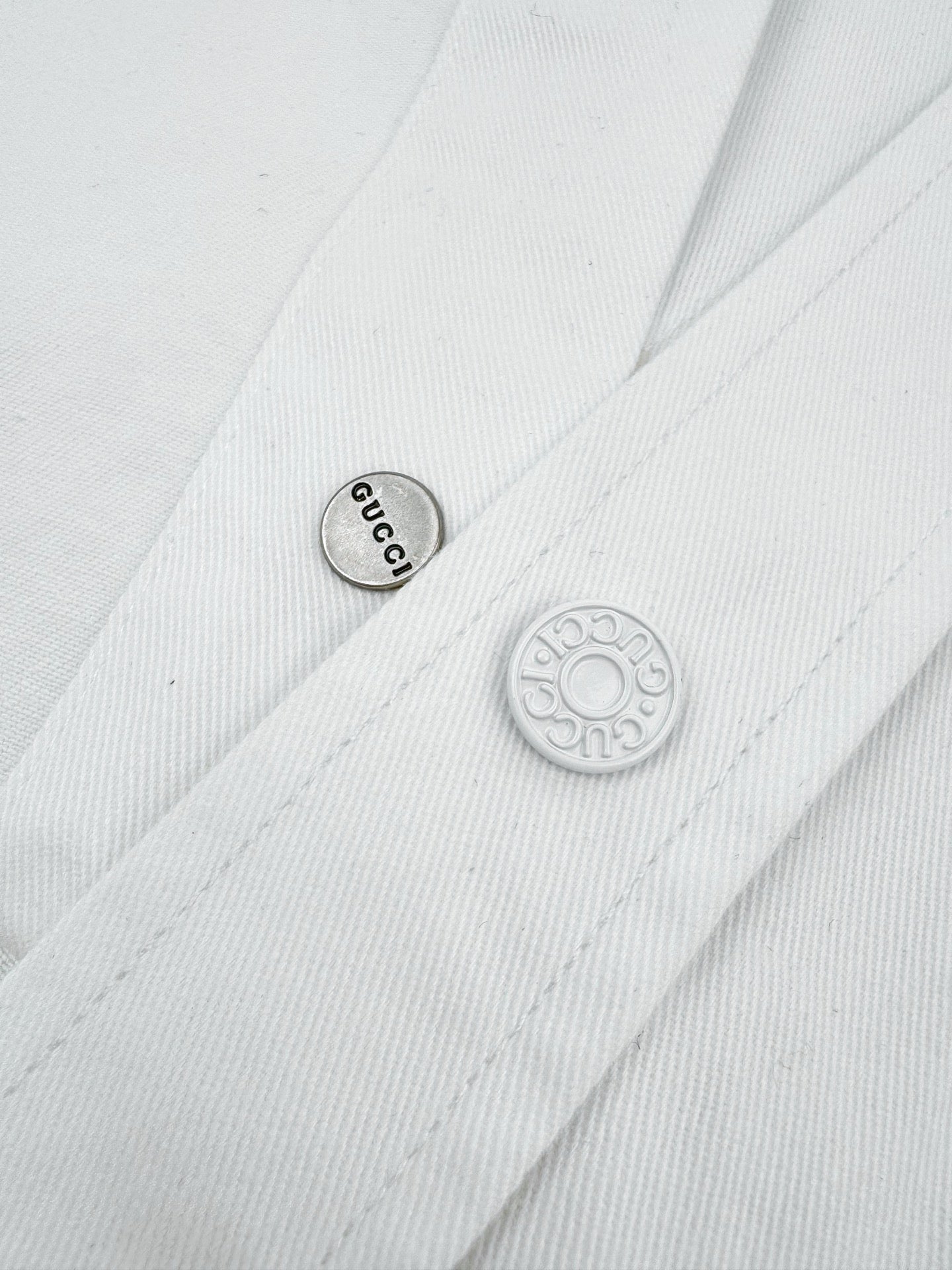 2026 New GU Crest Embroidered Shirt (BB714-B20)