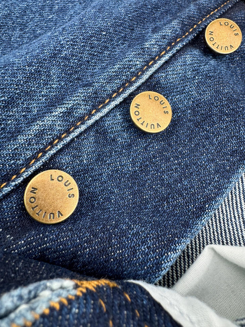 2026 New LY Gradient Logo Jeans (BB730-B95)