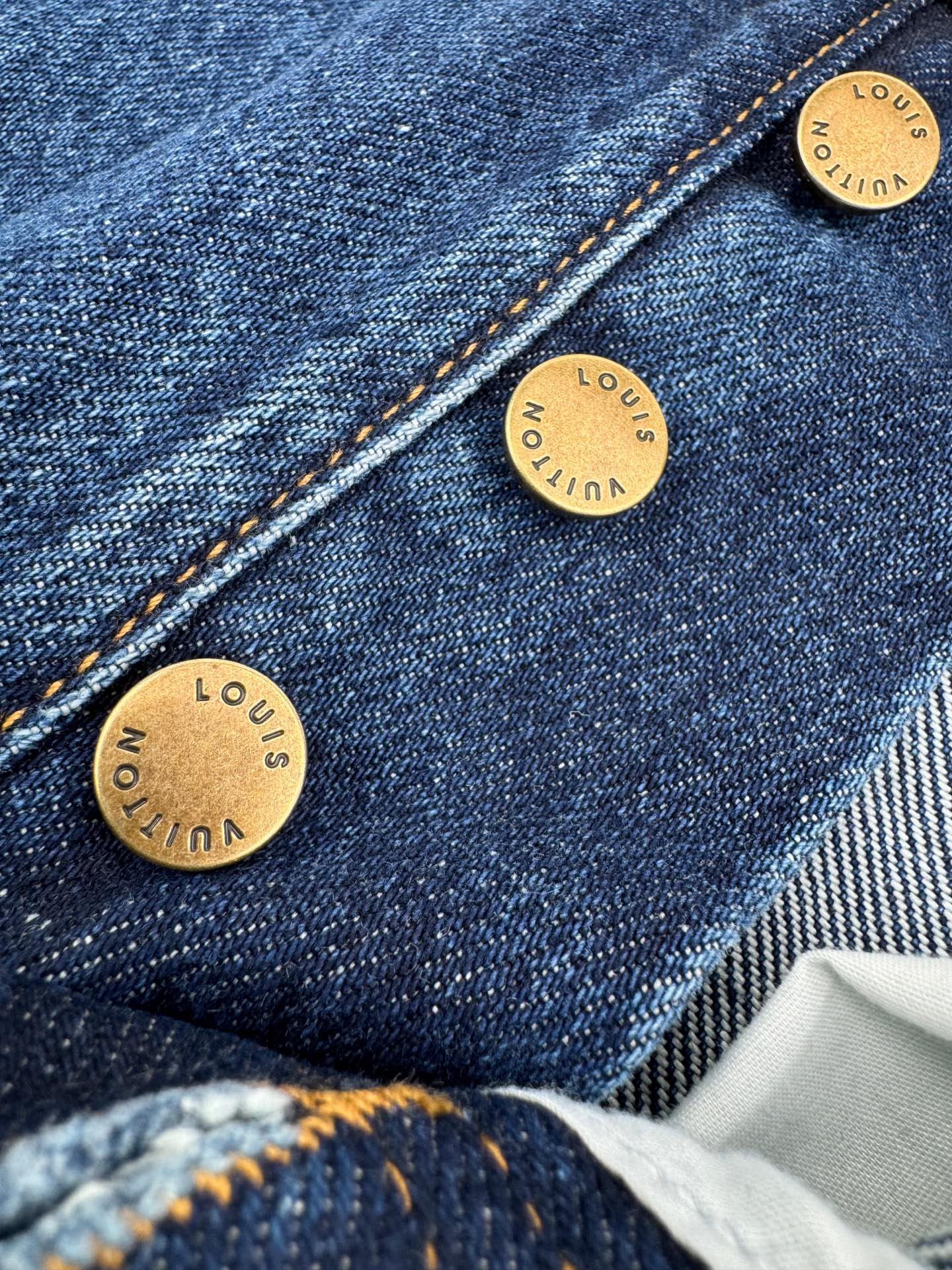 2026 New LY Gradient Logo Jeans (BB730-B95)