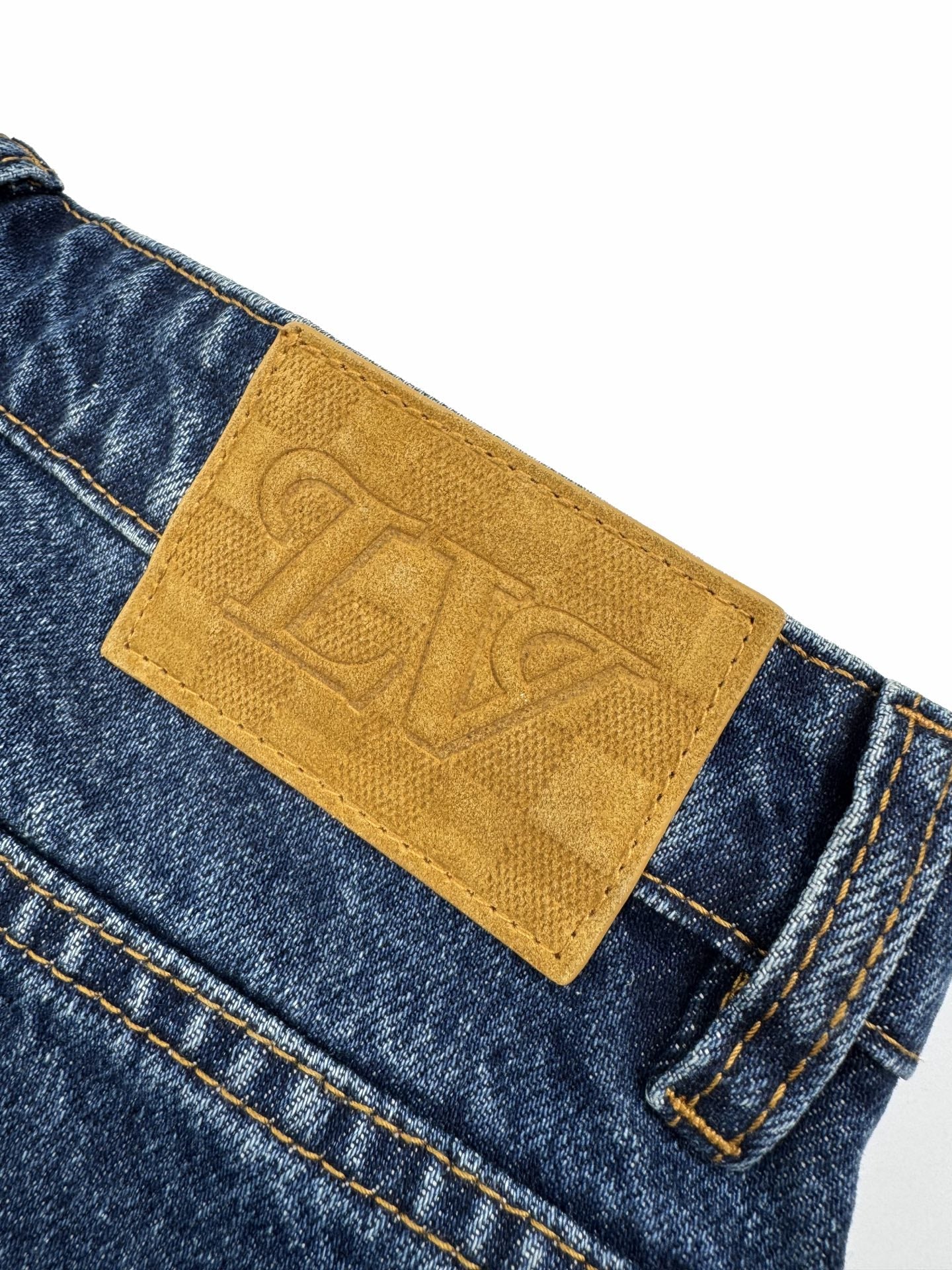 2026 New LY Gradient Logo Jeans (BB730-B95)