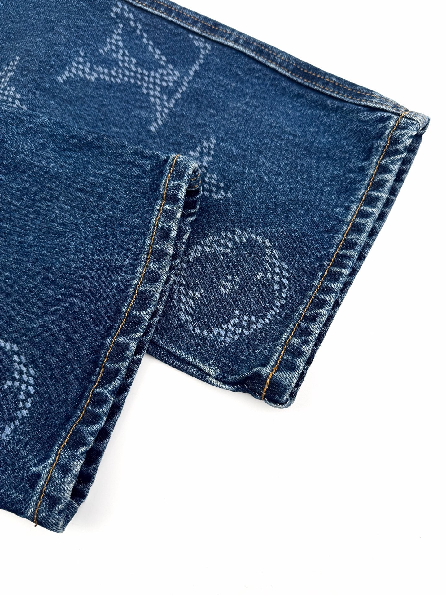 2026 New LY Gradient Logo Jeans (BB730-B95)