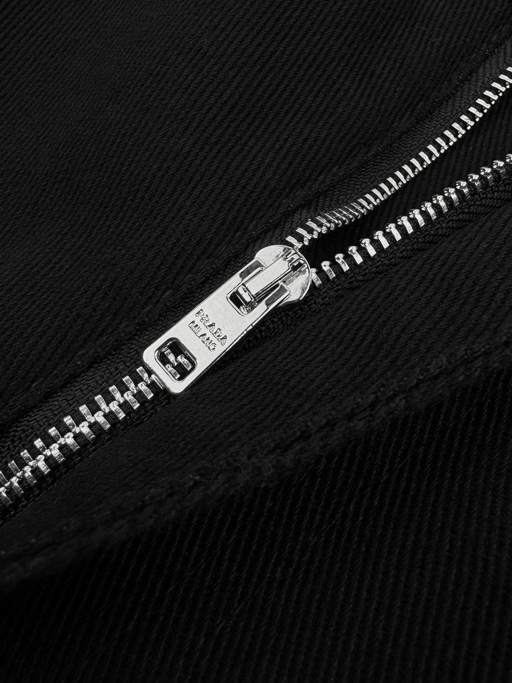 2026 New Triangle Brand Trousers with Pocket Triangle Logo (MM031-B30)