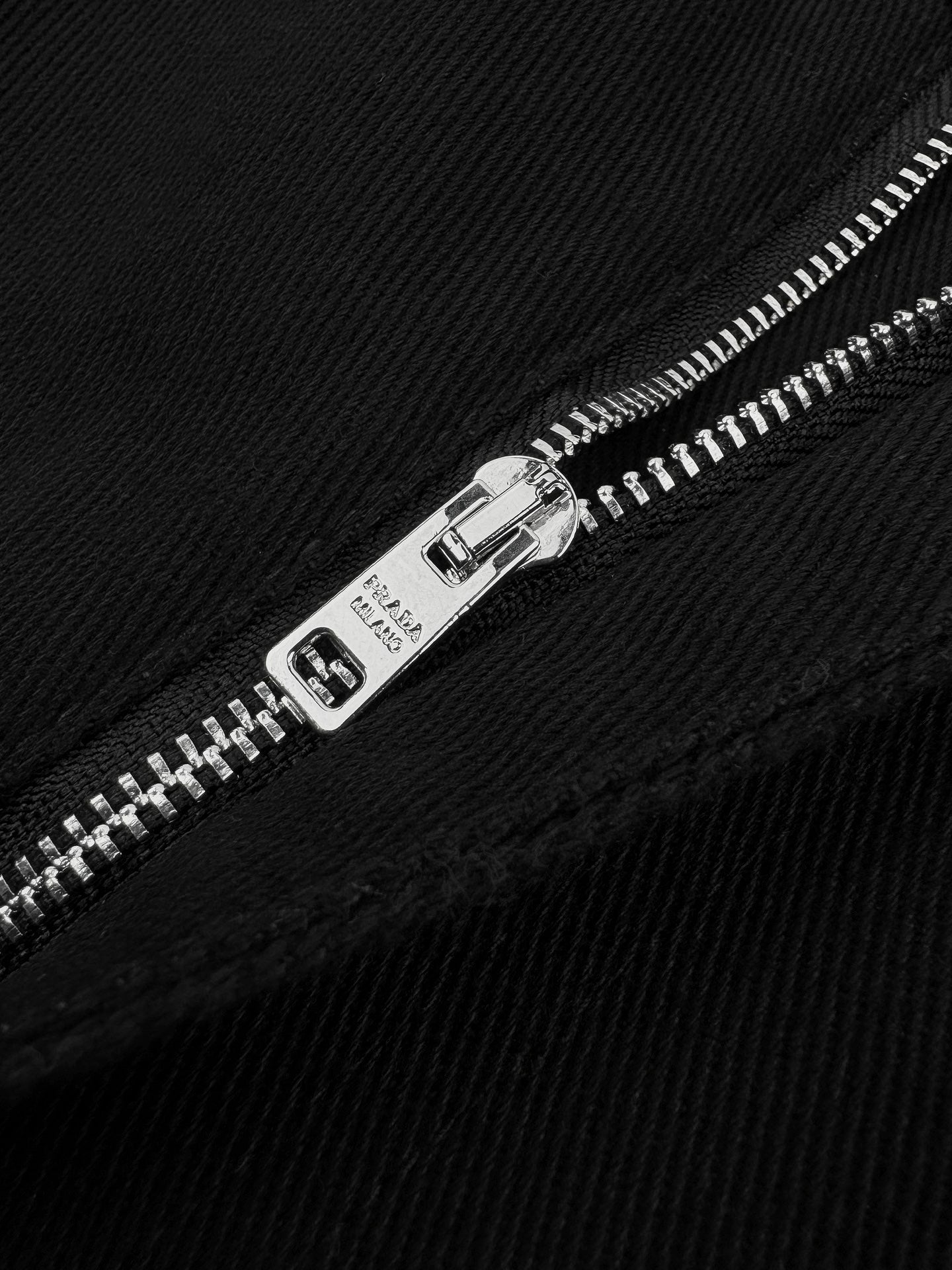 2026 New Triangle Brand Trousers with Pocket Triangle Logo (MM031-B30)