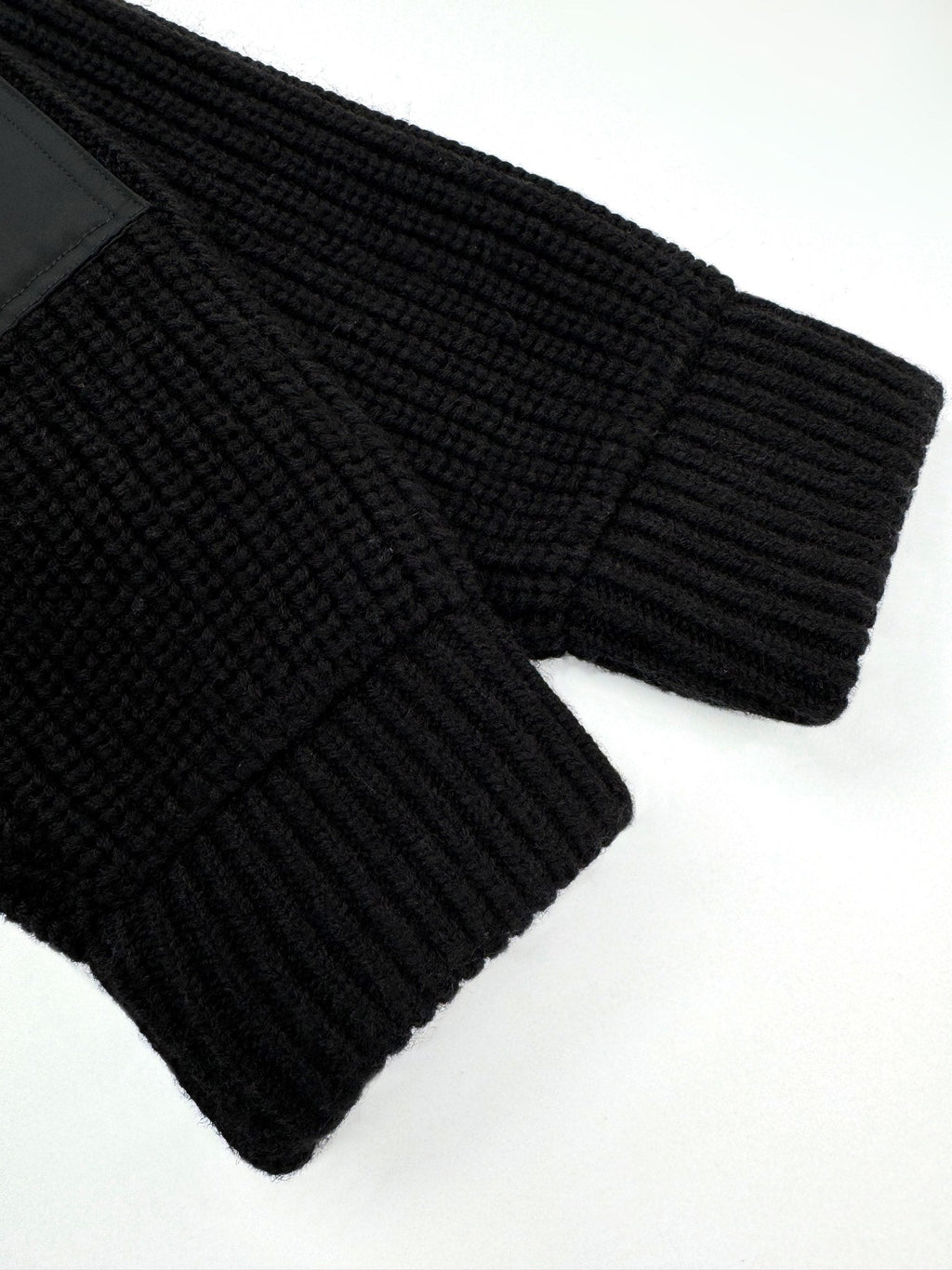 2026 New Triangle Brand Knitted Cardigan (24067-C40)