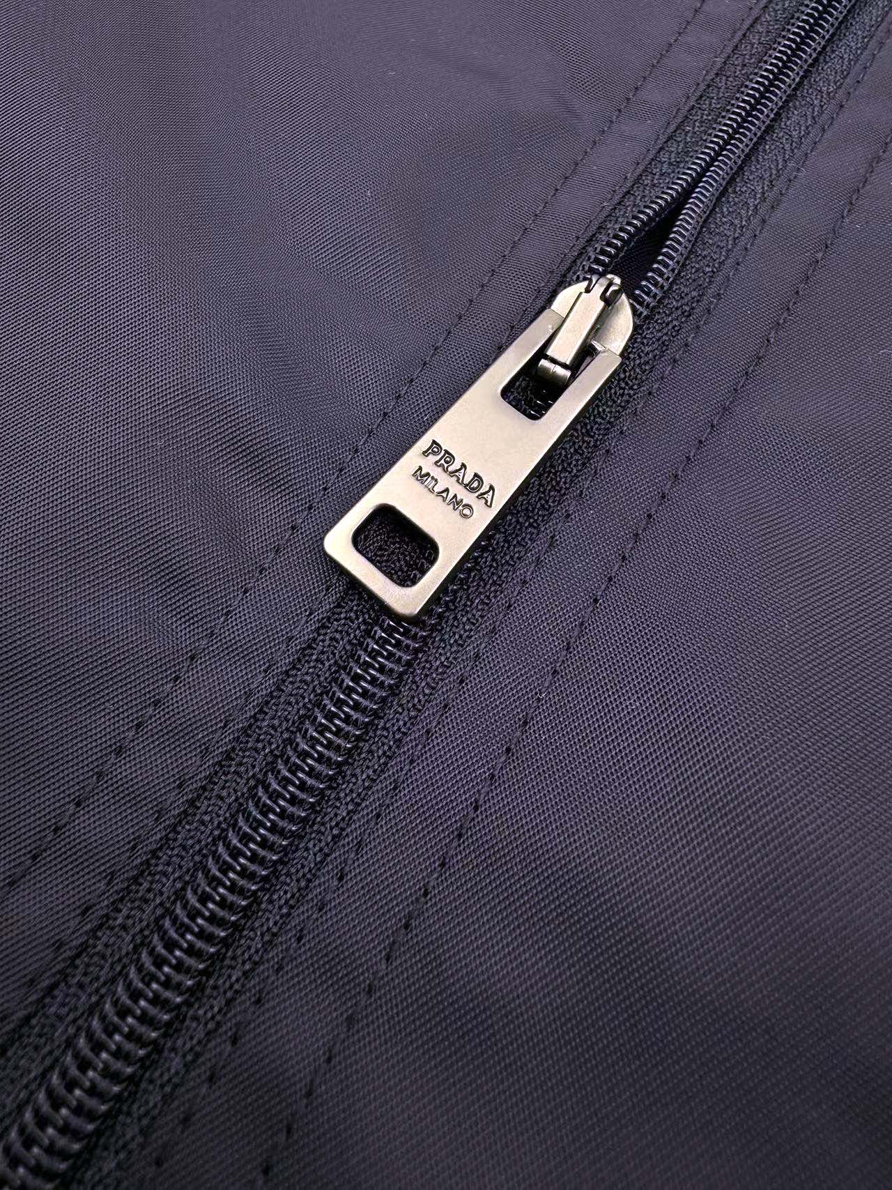 2026 New Triangle Brand Triangular Logo Knitted Patchwork Nylon Jacket (25359-B80)