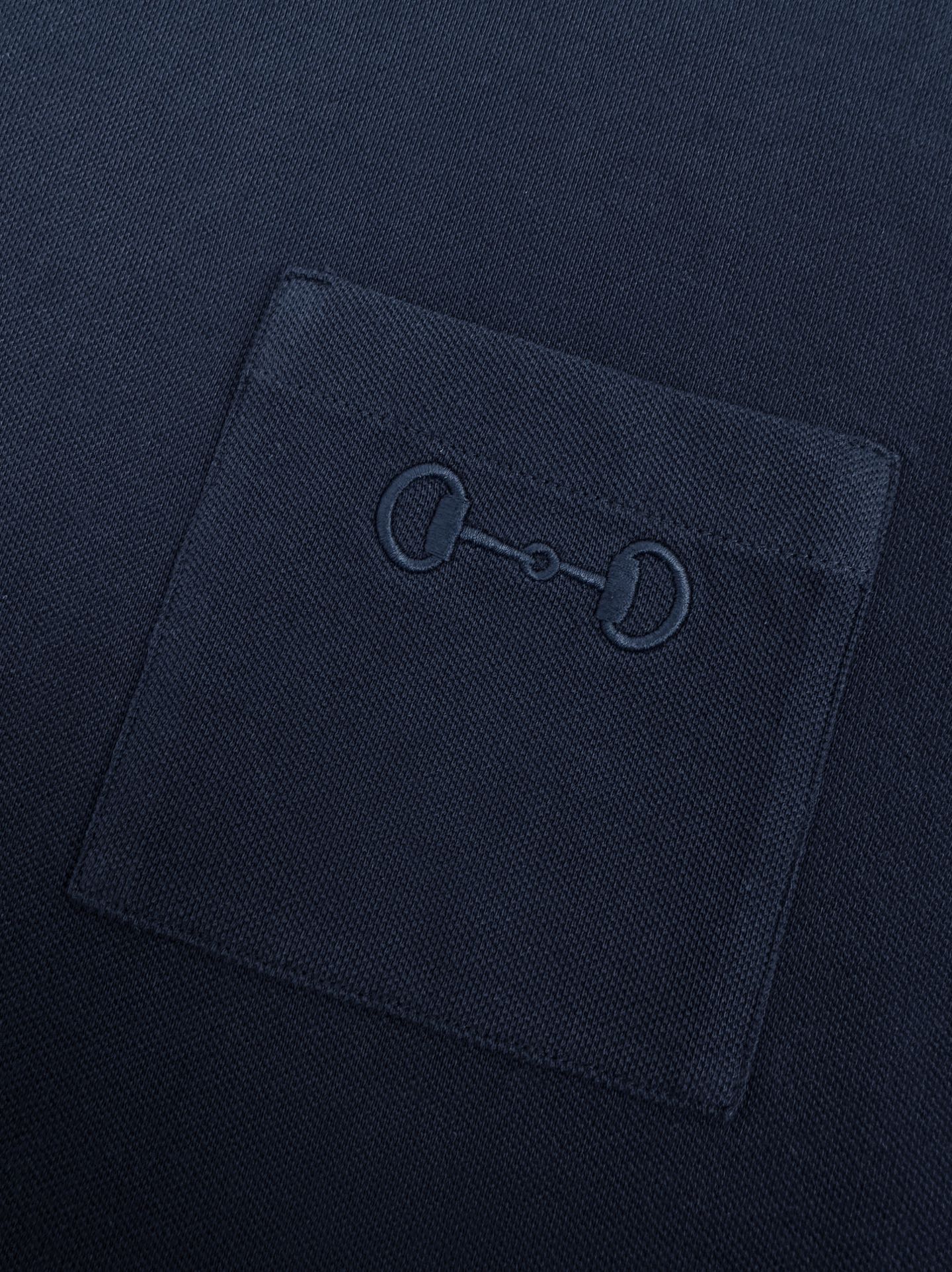 2026 New GU Short-Sleeve Shirt with Horsebit Embroidery on the Pocket (CC964-A10)