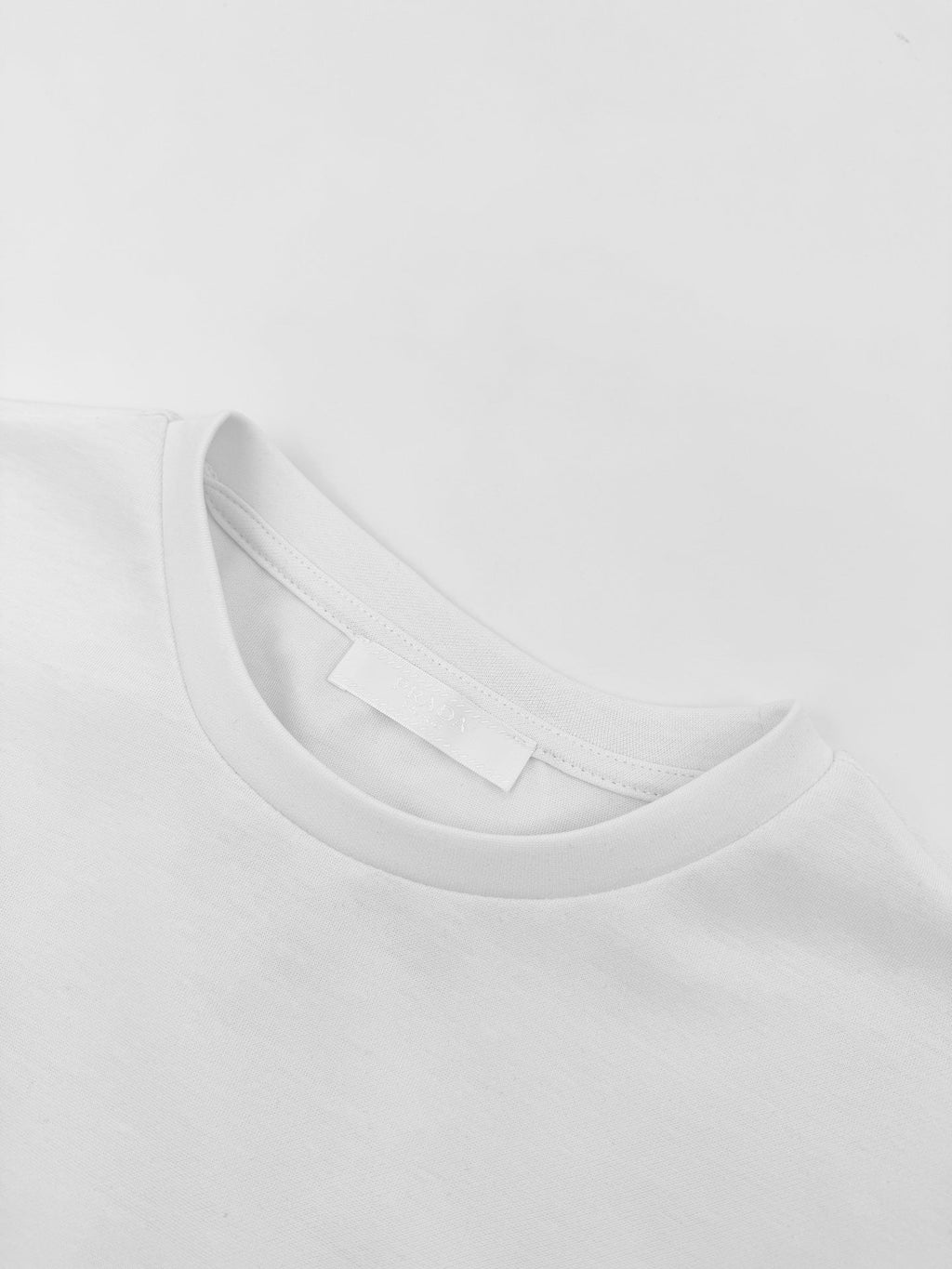 2026 New Triangle Brand Logo Embroidered Short-Sleeved T-Shirt (CC954-A10)