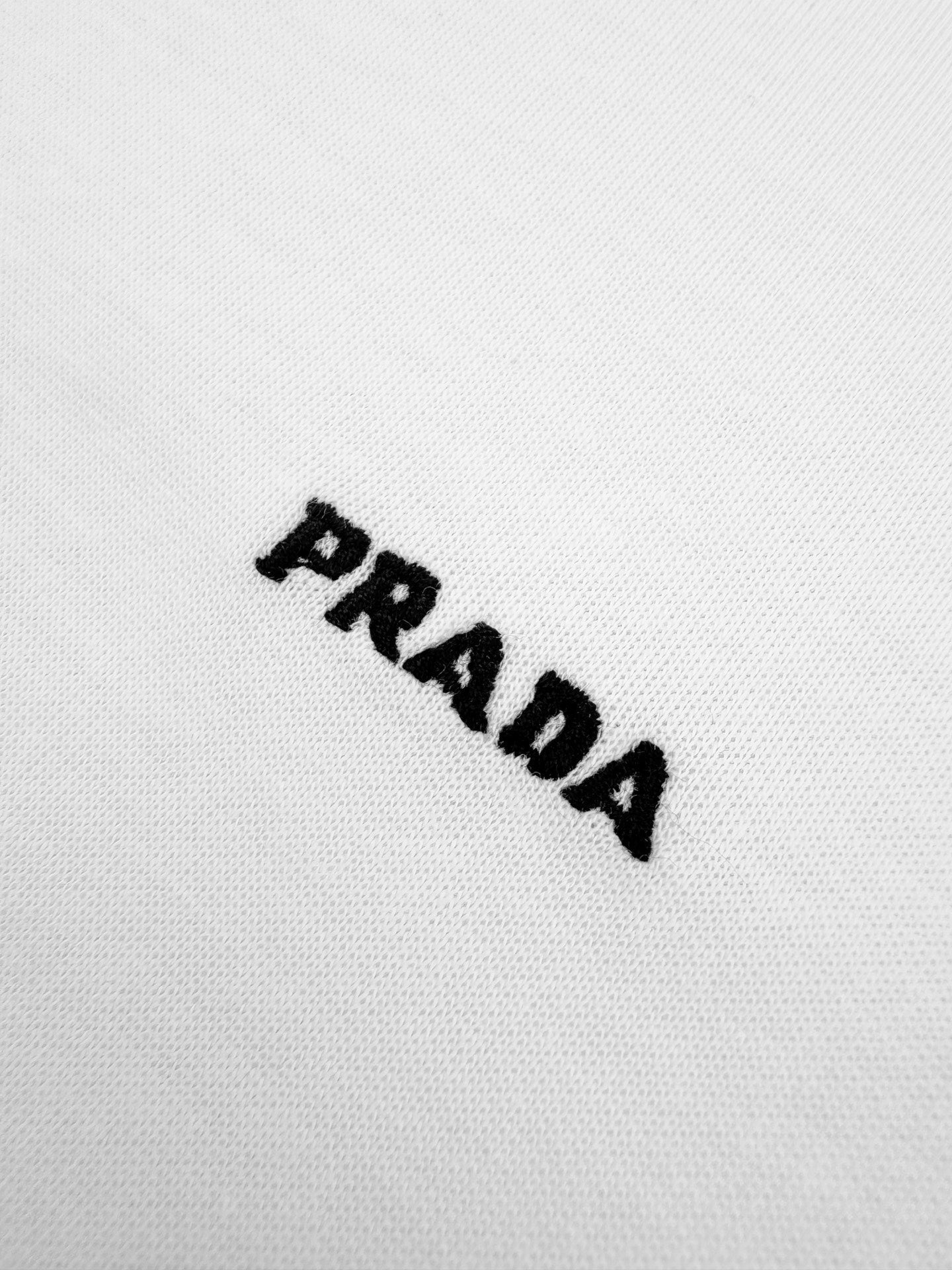 2026 New Triangle Brand Logo Embroidered Short-Sleeved T-Shirt (CC954-A10)