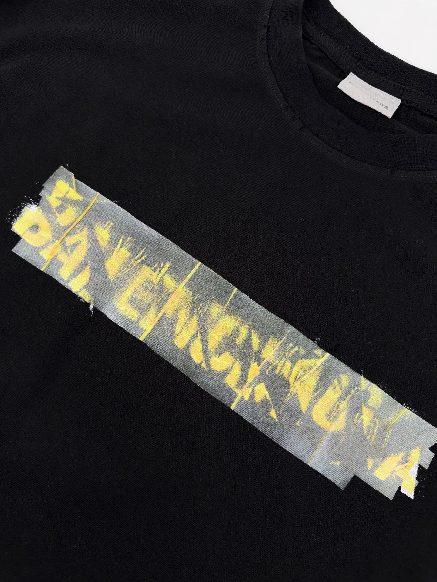 2026 New Balen Tape Graffiti Short-Sleeved T-Shirt (CC972-A20)