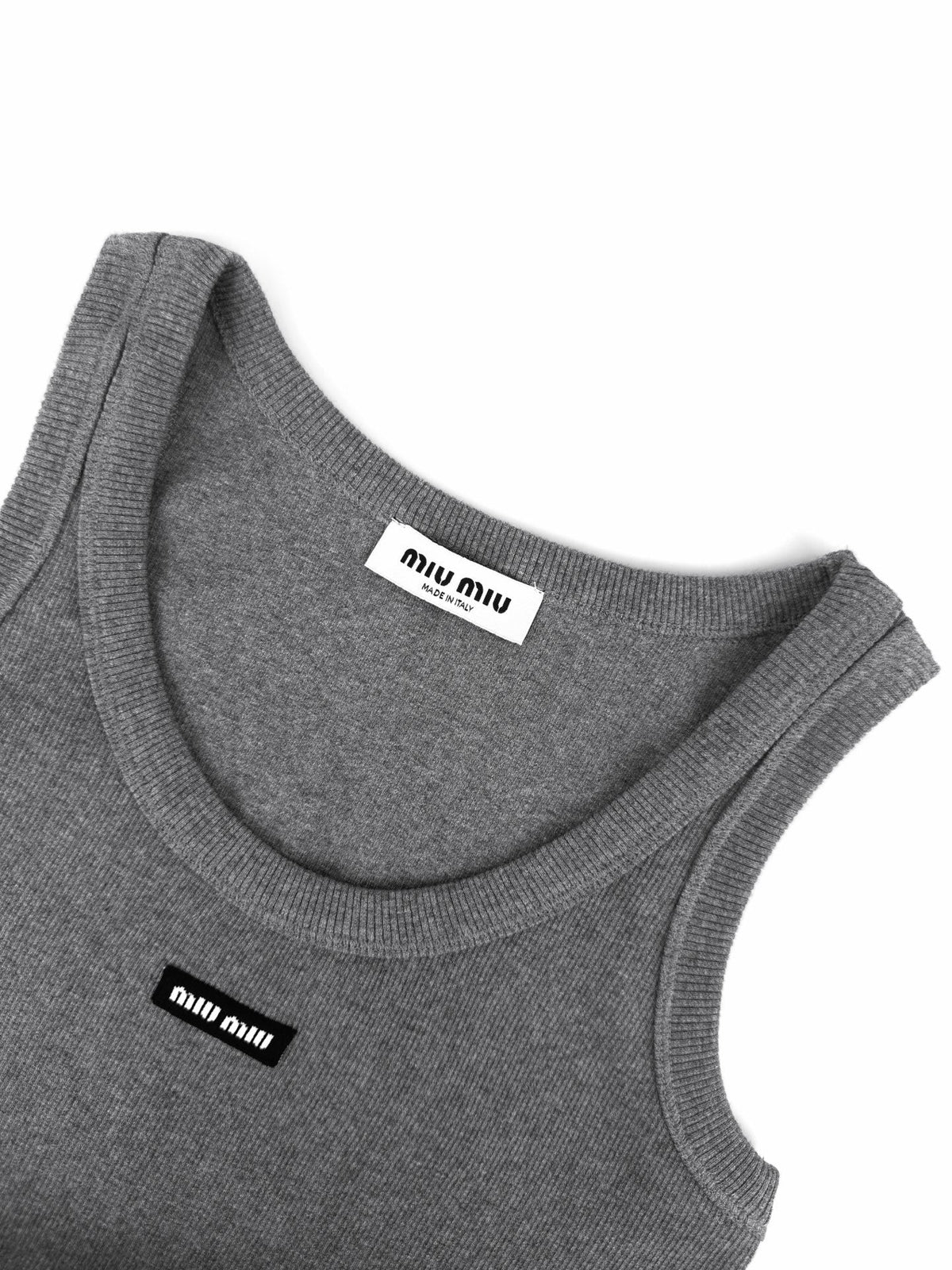 2026 Women's MM Logo V-neck Top (FF718)