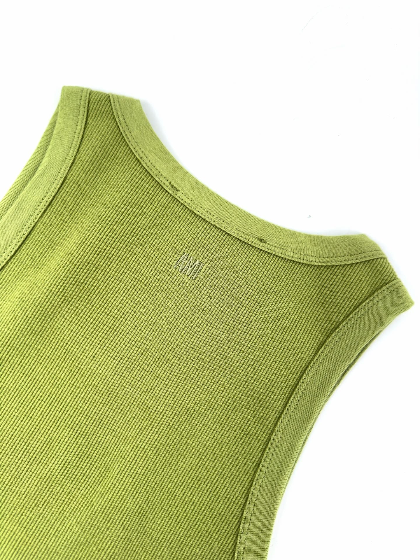 2026 Women's Heart A Embroidered Vest (DD114)