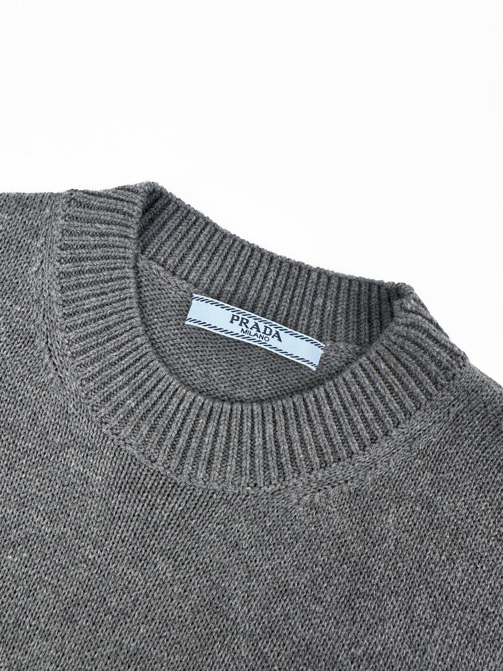 2026 Women's Triangle Brand Embroidered Cropped Jumper (FF734)
