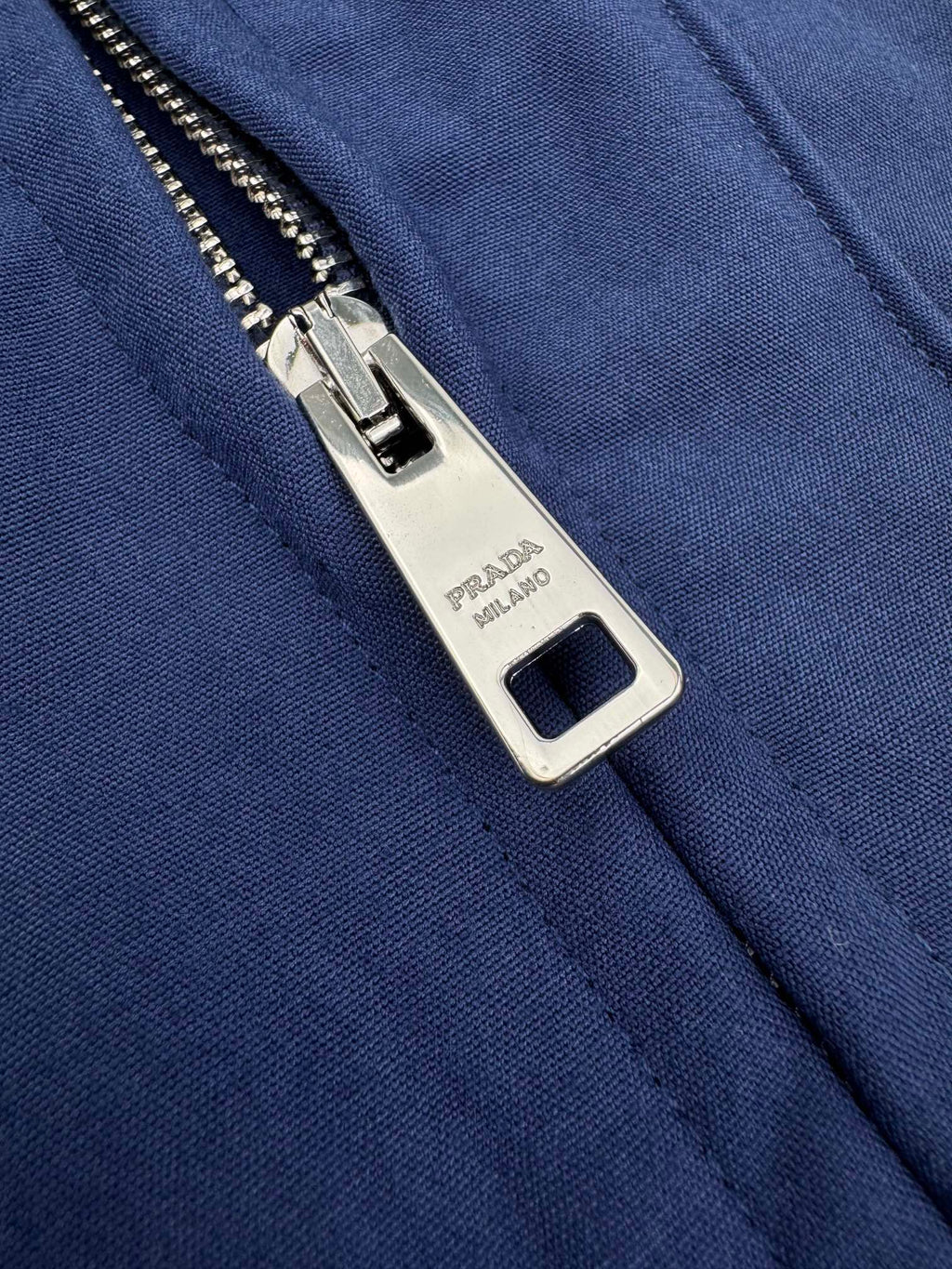 2026 New Triangle Brand Colour-Blocked Logo Jacket (MM083-B60)